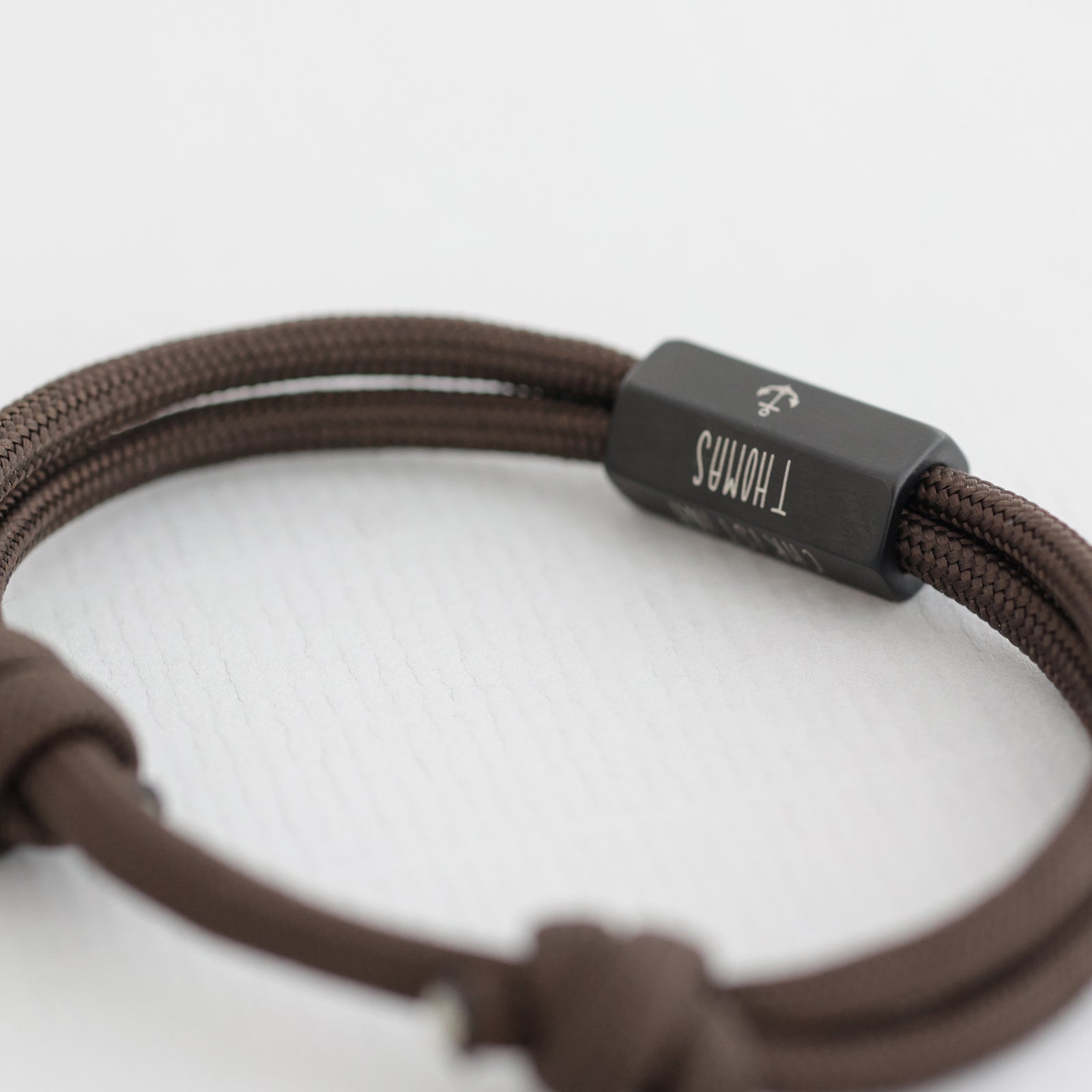 Herrenarmband aus Segeltau mit 6-seitiger Gravurperle