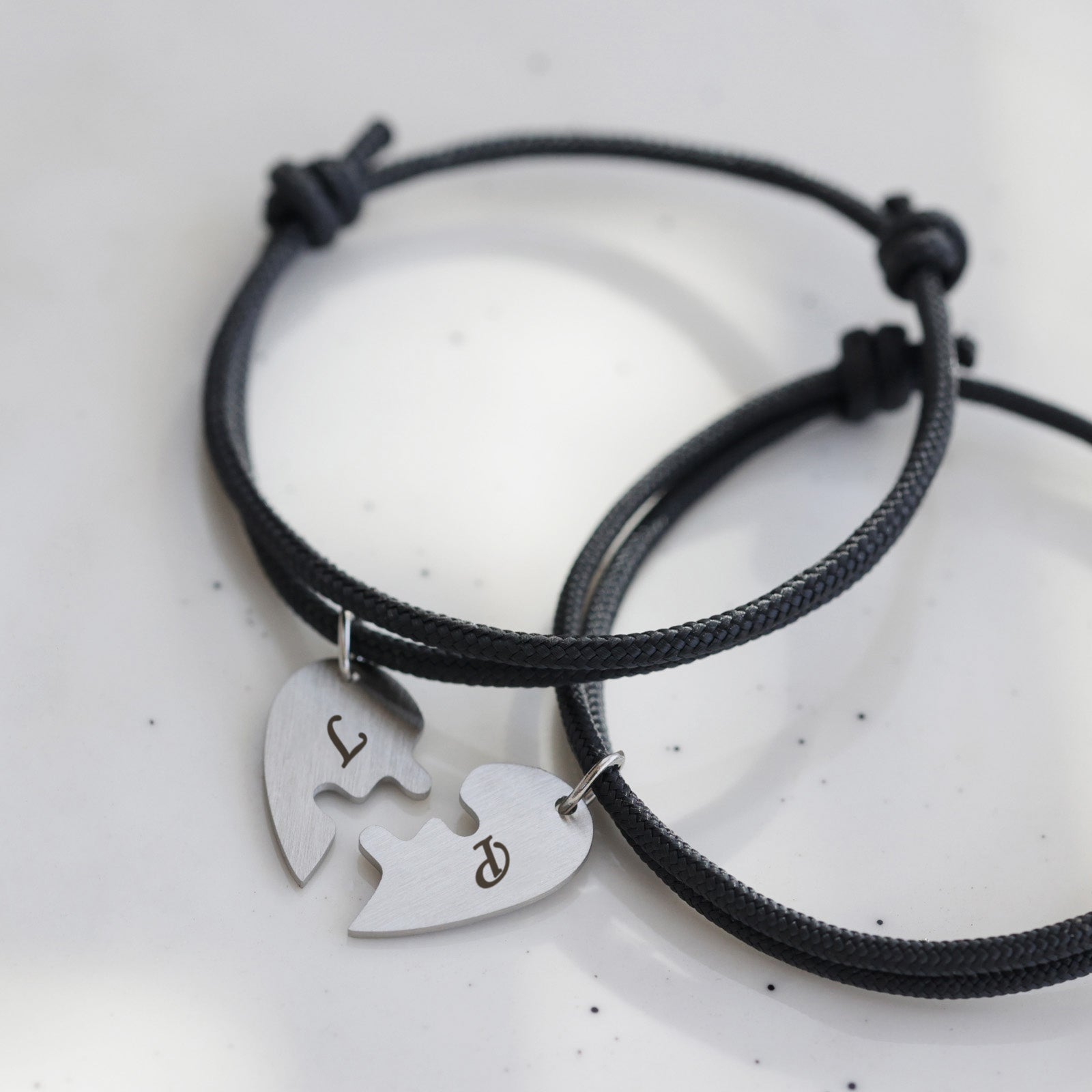 Herzpuzzle Armband 2er-Set – personalisierbares Partnerarmband