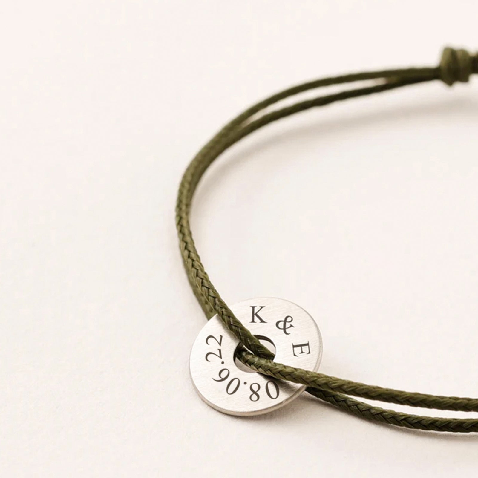 Set für zwei – Partnerarmbänder mit Gravur