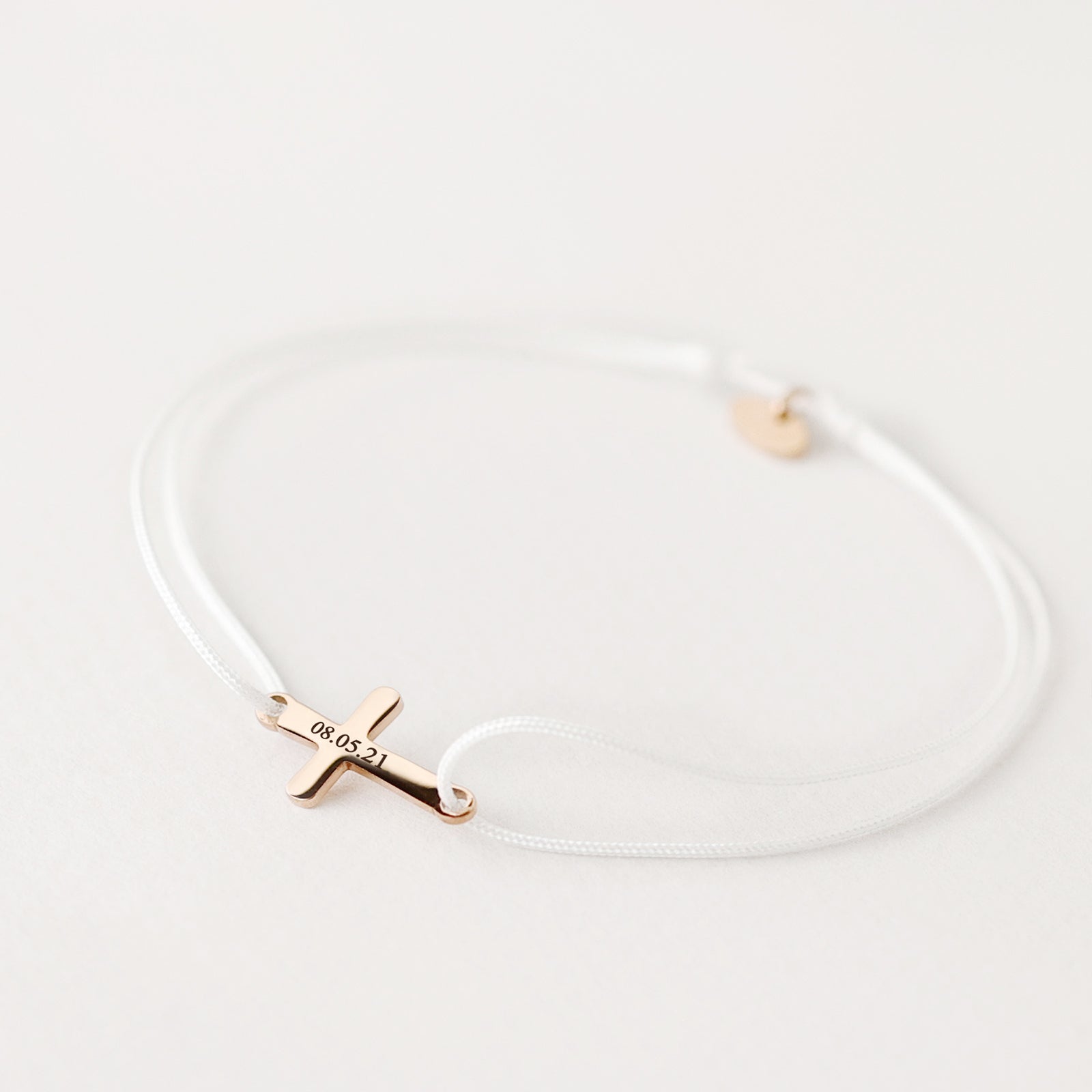 Personalisiertes Kreuzarmband mit Gravur
