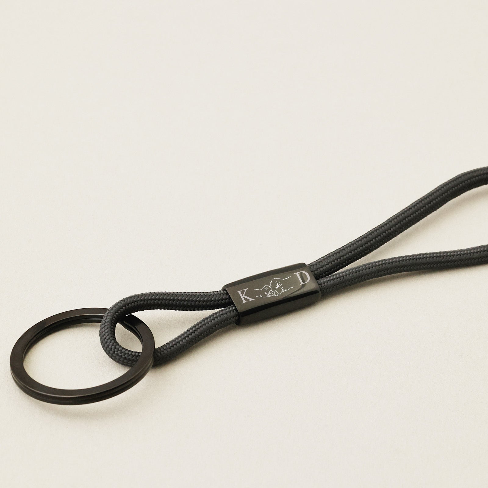 Schlüsselband mit Gravur - Personalisiertes Edelstahlschlüsselband mit Wunschgravur - Familien Initialen Schlüsselbund mit Namen - SL002H - VIVIANNASCHMUCK