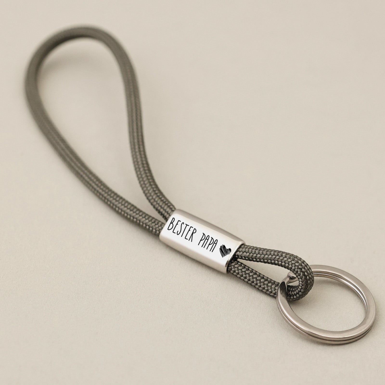 Schlüsselband mit Gravur - Personalisiertes Edelstahlschlüsselband mit Wunschgravur - Familien Initialen Schlüsselbund mit Namen - SL002H - VIVIANNASCHMUCK