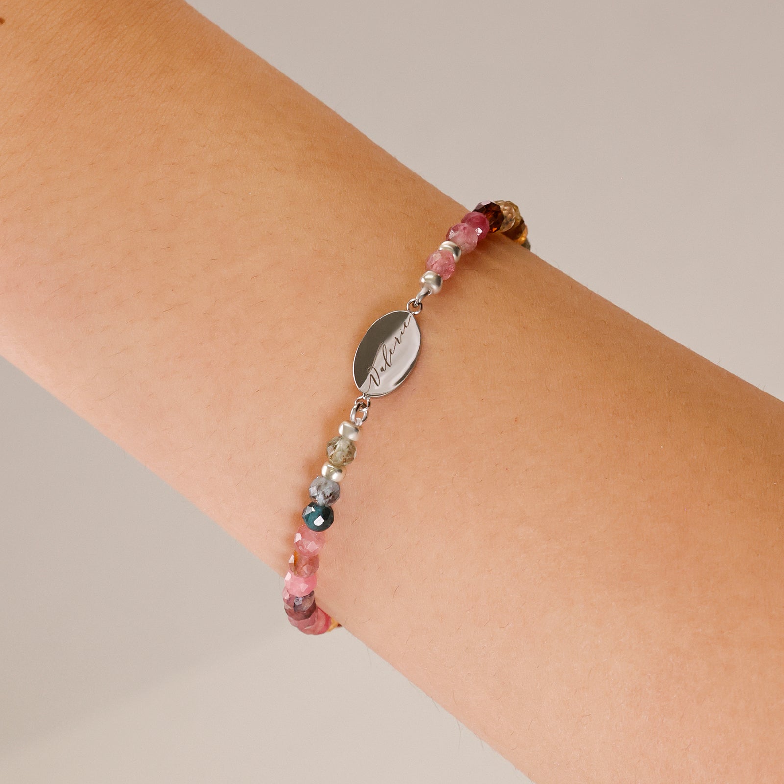 Regenbogen-Turmalin-Armband mit ovalem Plättchen