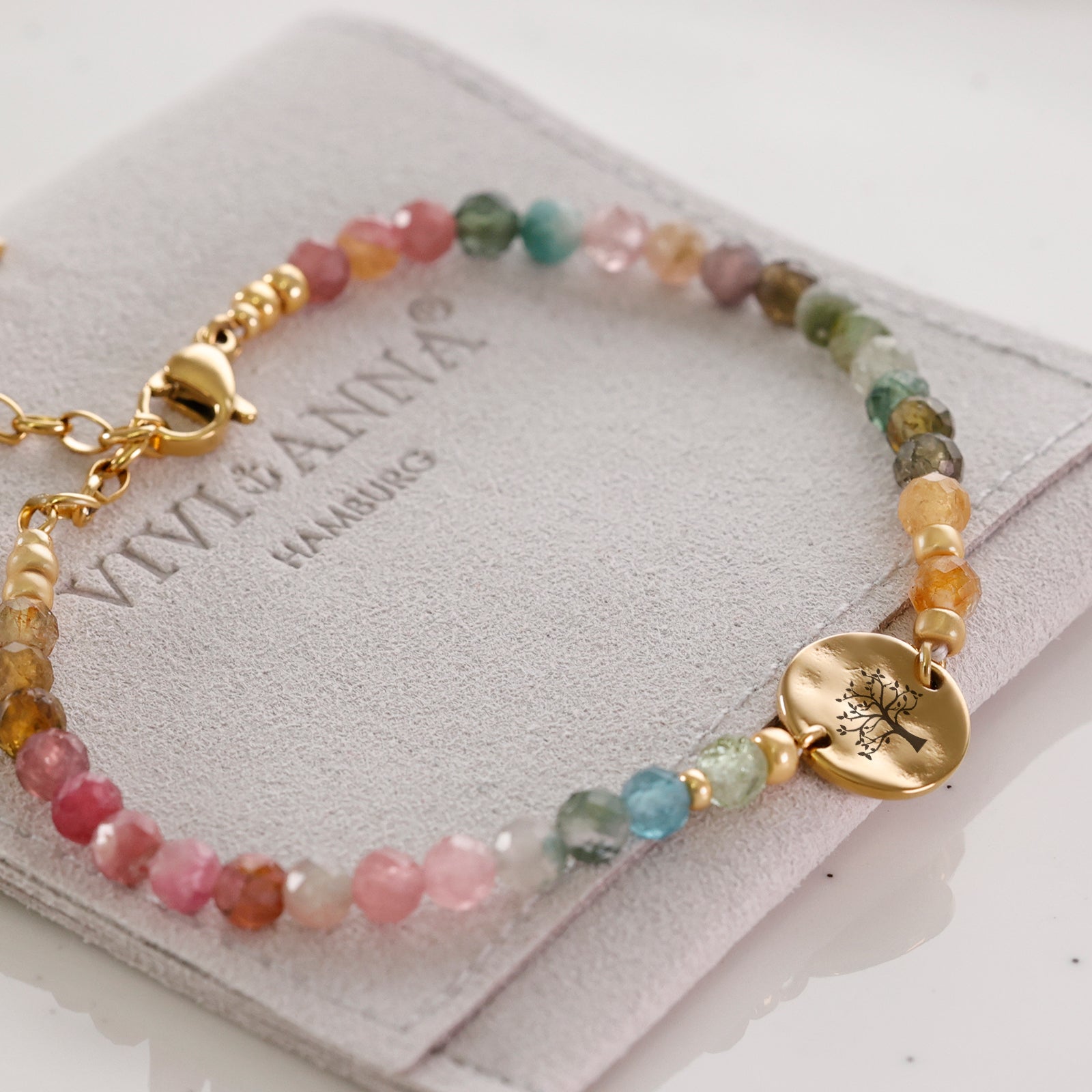 Regenbogen-Turmalin-Armband mit Hammerschlag Plättchen