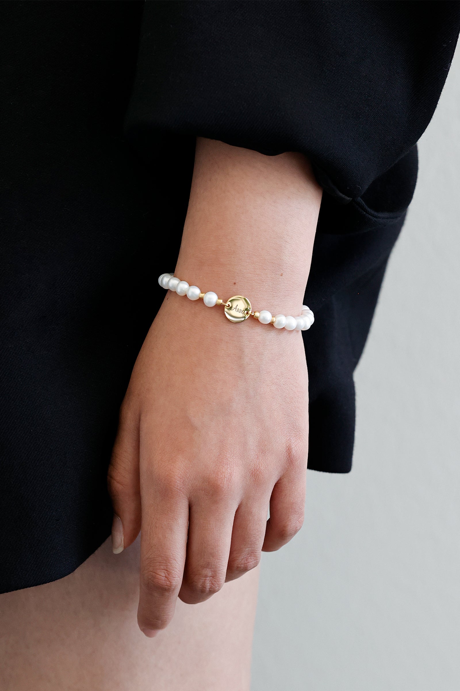 Süßwasserperlen Armband mit runden Plättchen