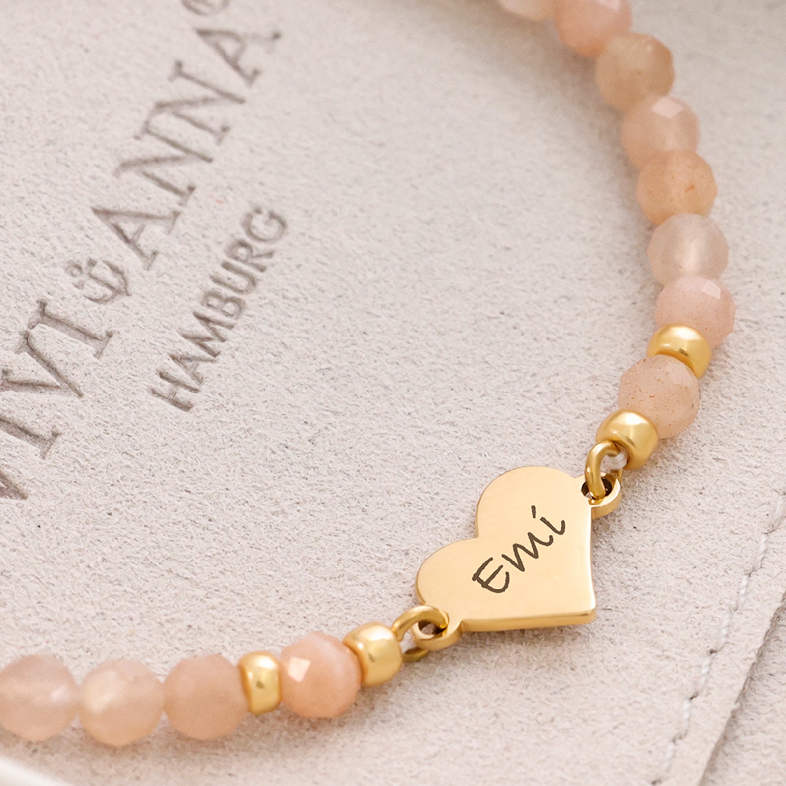Sonnenstein Armband mit personalisiertem Herz Plättchen