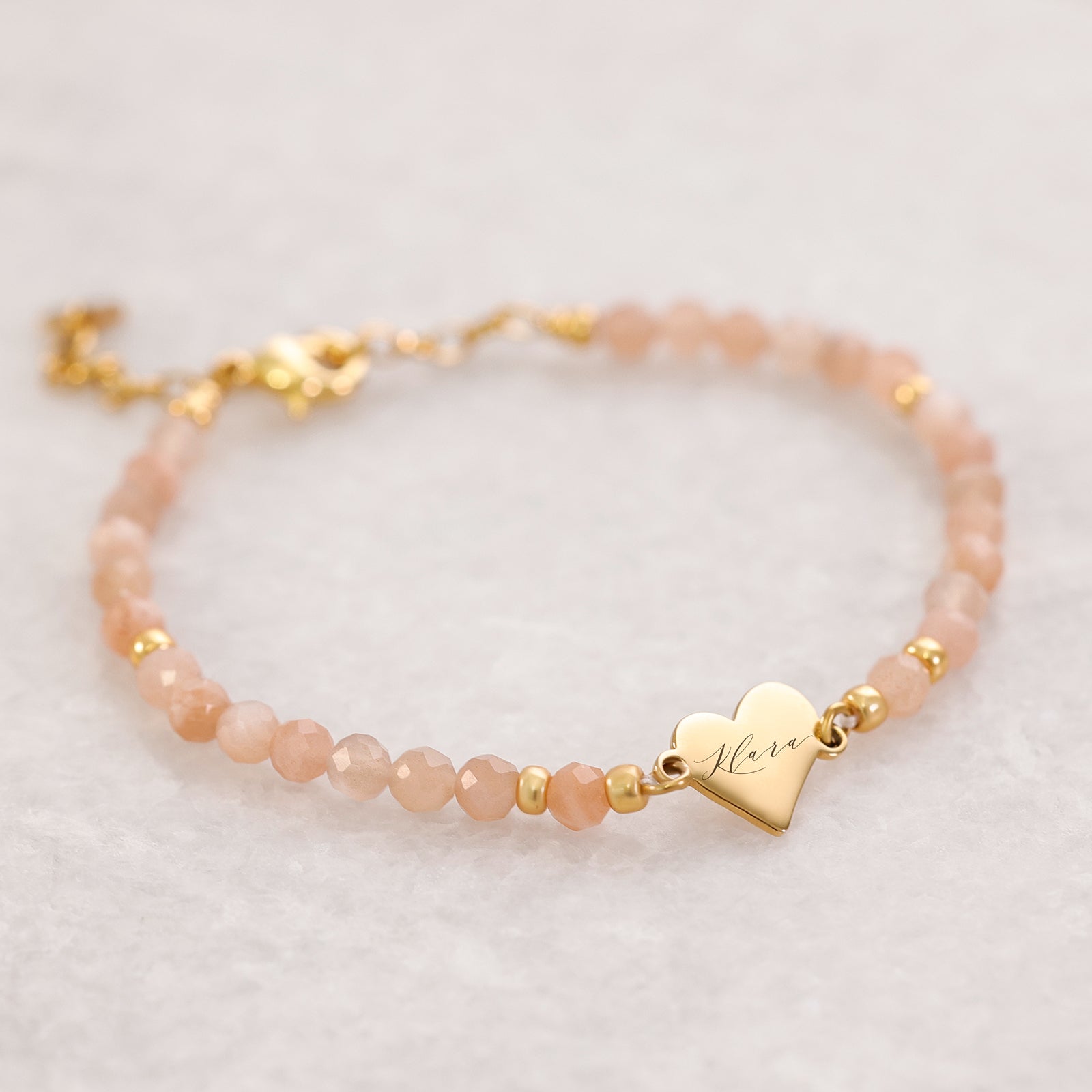 Sonnenstein Armband mit personalisiertem Herz Plättchen