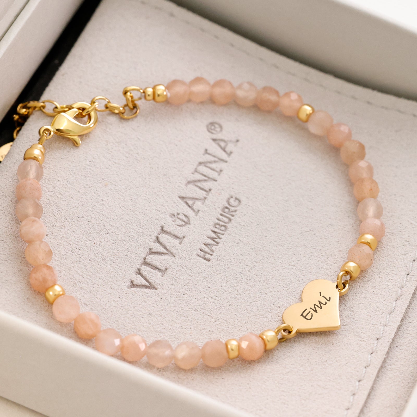 Sonnenstein Armband mit personalisiertem Herz Plättchen