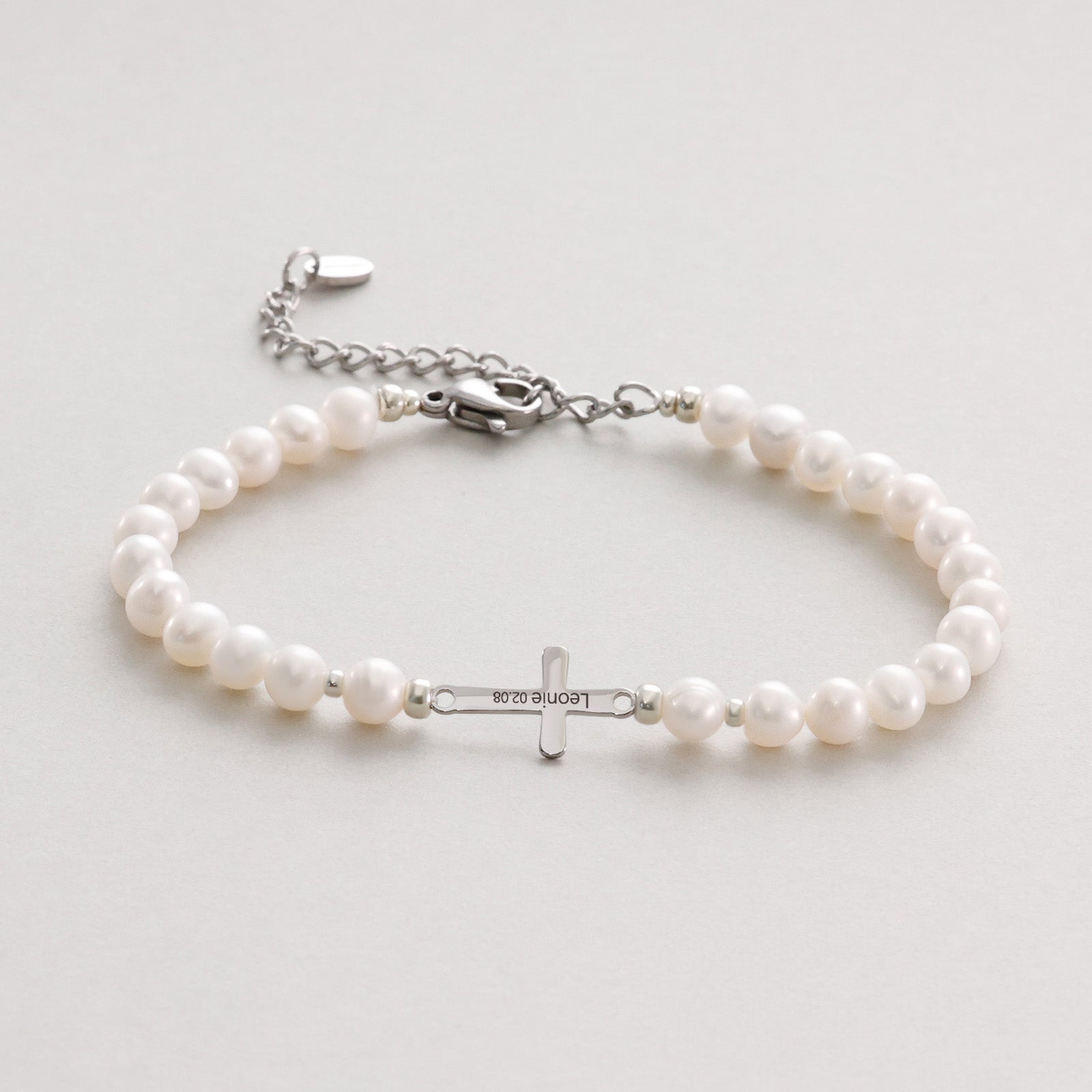 Armband mit Süßwasserperlen & gravierbarem Kreuz Damen Armband VIVIANNASCHMUCK