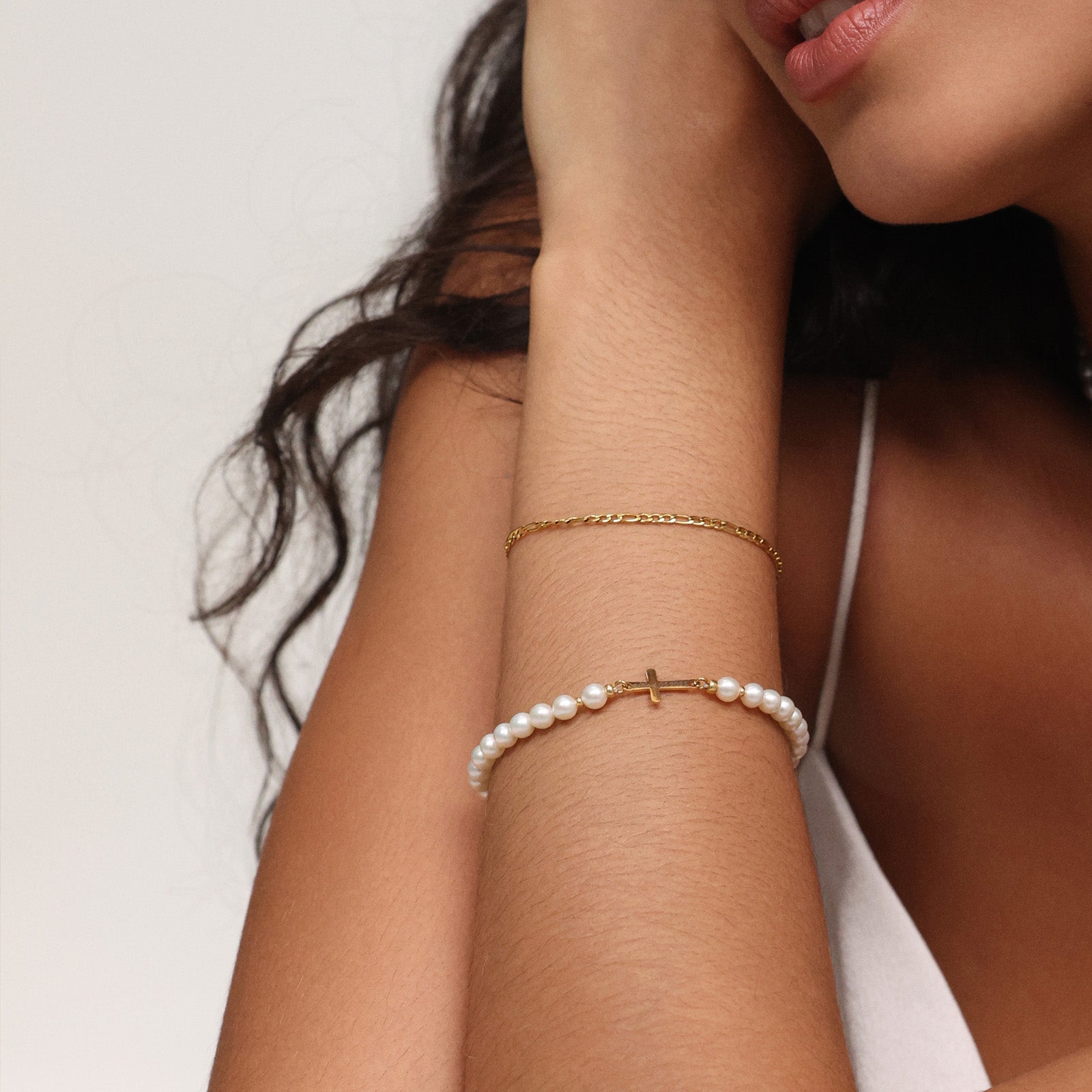 Armband mit Süßwasserperlen & gravierbarem Kreuz Damen Armband VIVIANNASCHMUCK