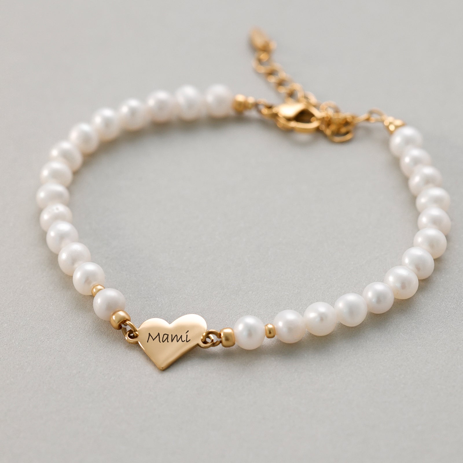 Süßwasserperlen Armband mit Herzanhänger - Geschenk für Mama mit Karte
