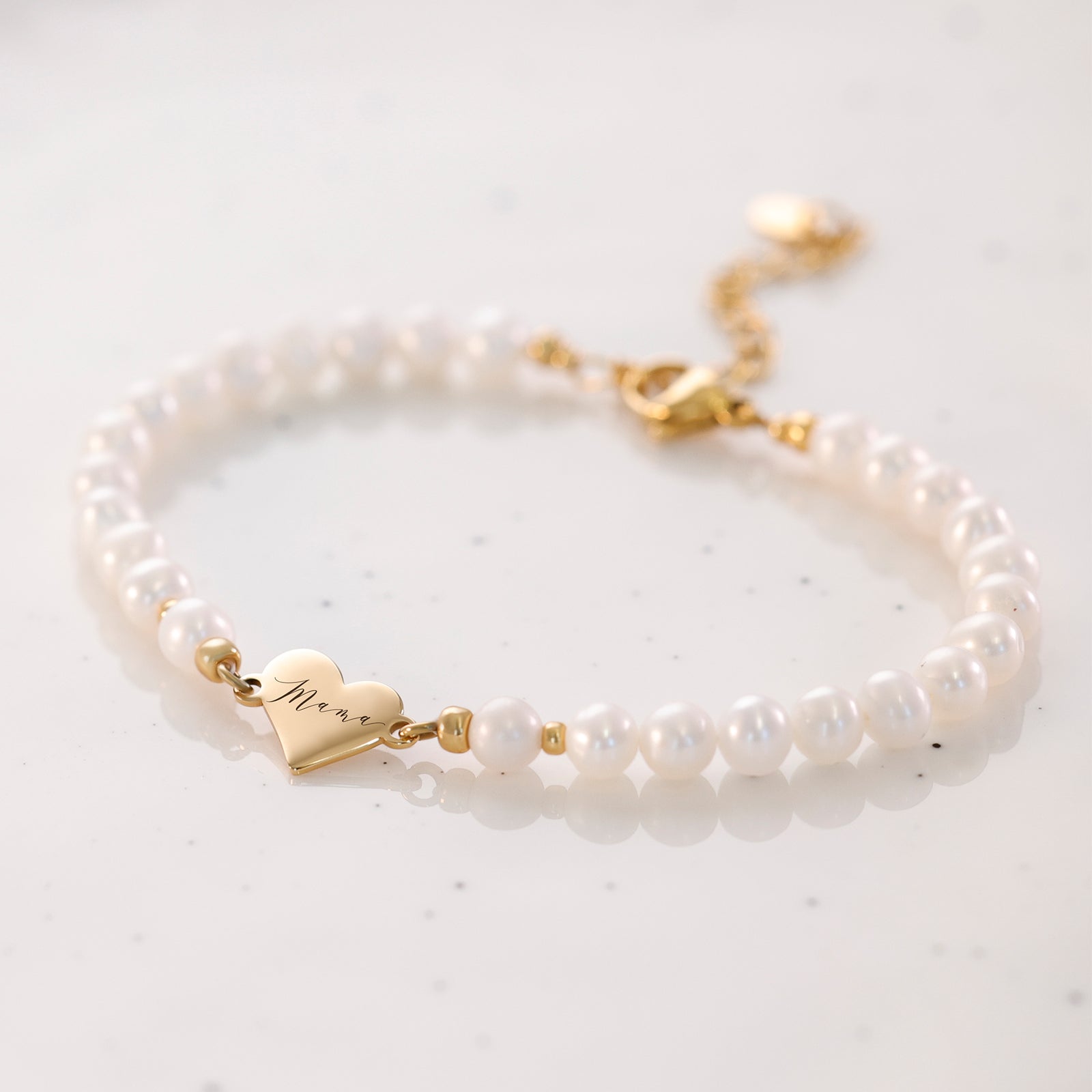 Süßwasserperlen Armband mit Herzanhänger - Geschenk für Mama mit Karte