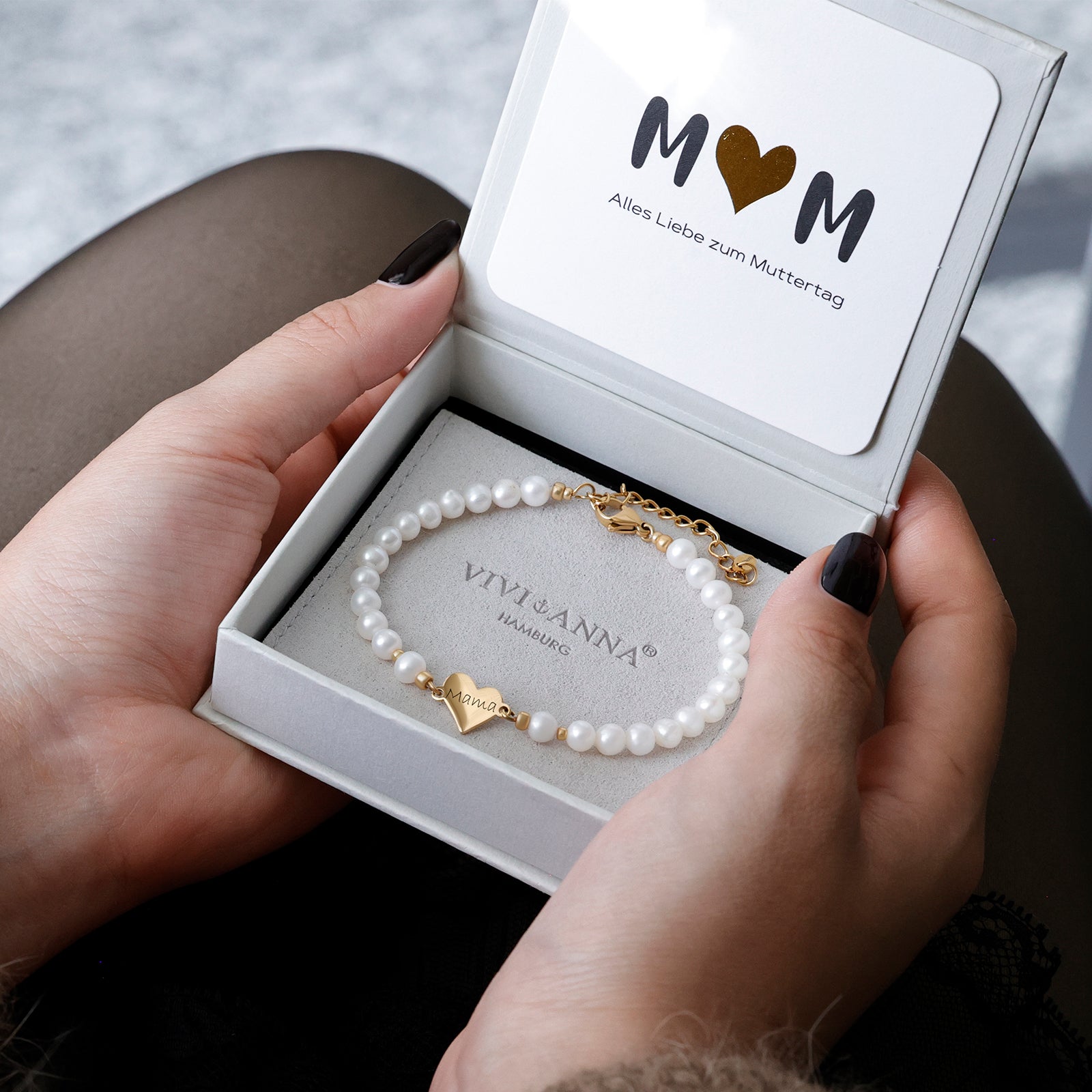 Süßwasserperlen Armband mit Herzanhänger - Geschenk für Mama mit Karte