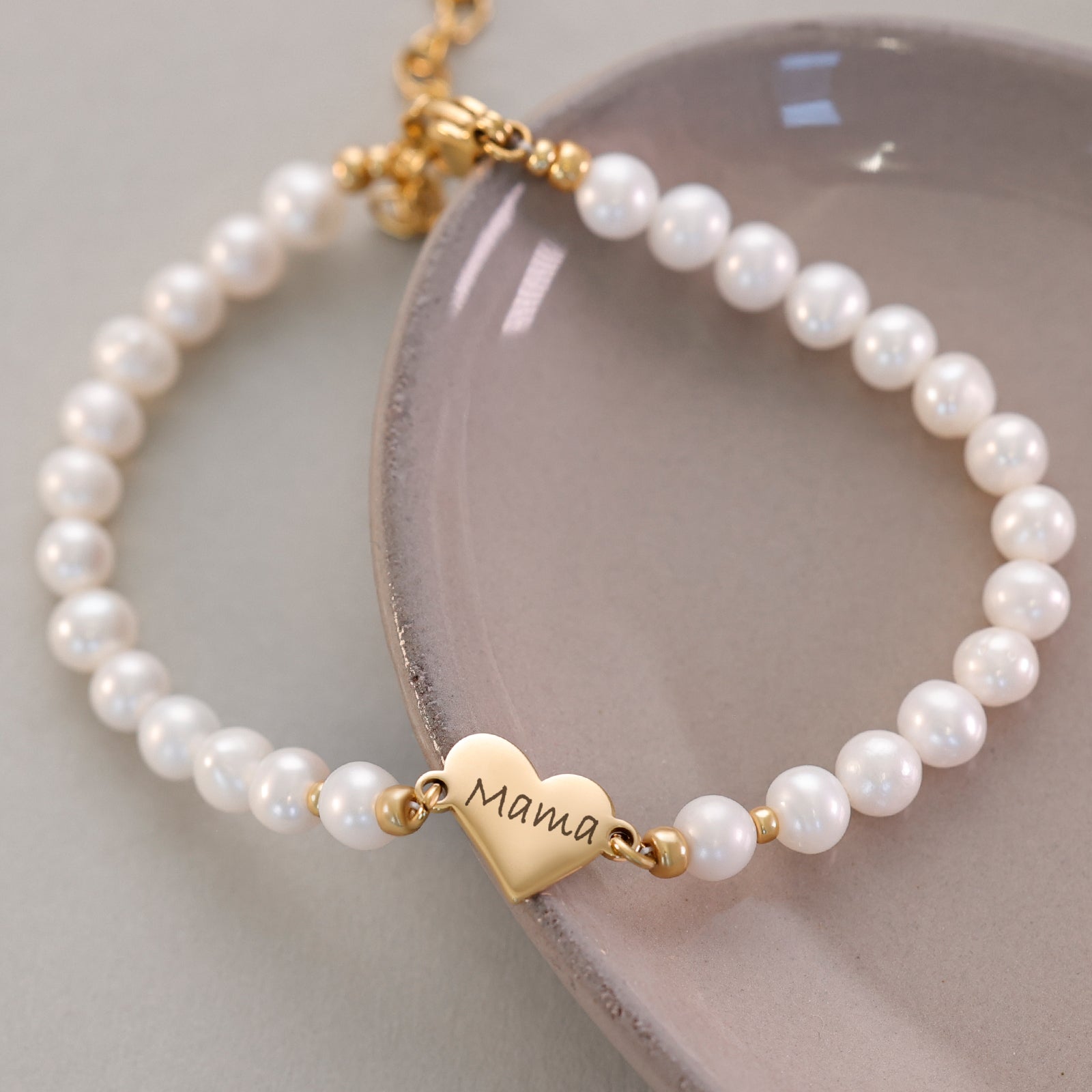 Süßwasserperlen Armband mit Herzanhänger - Geschenk für Mama mit Karte