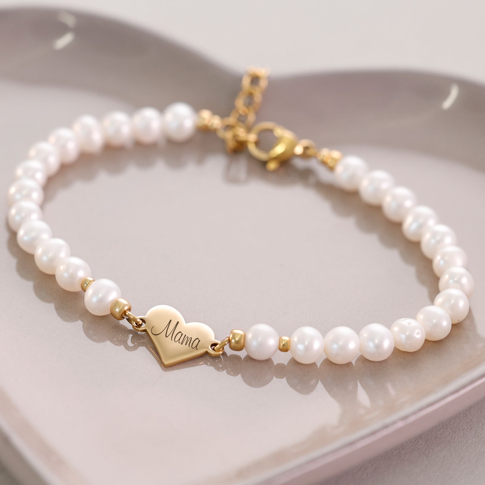 Süßwasserperlen Armband mit Herzanhänger - Geschenk für Mama mit Karte
