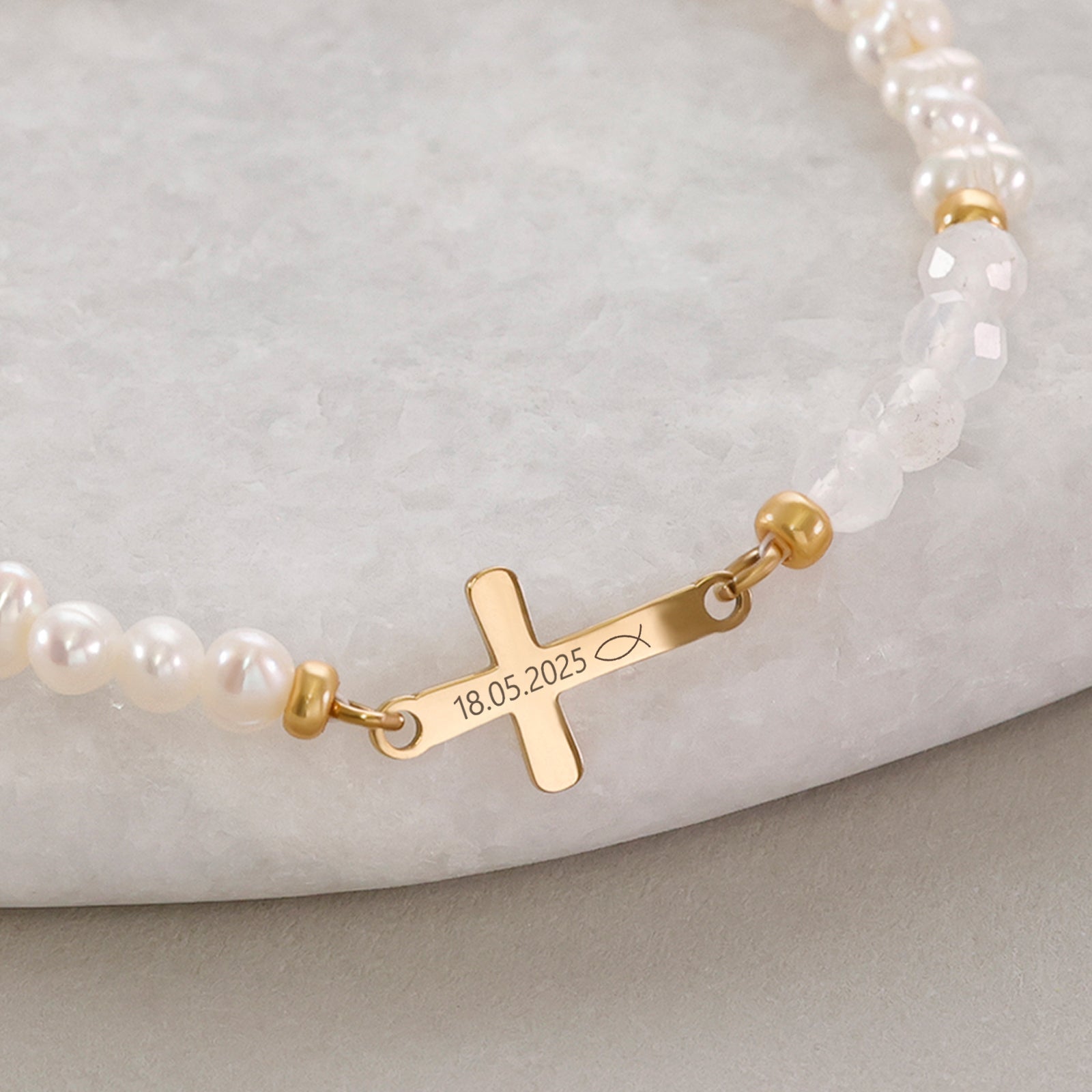 Mondstein & Süßwasserperlen-Armband mit Kreuz - Geschenk zur Konfirmation mit Karte