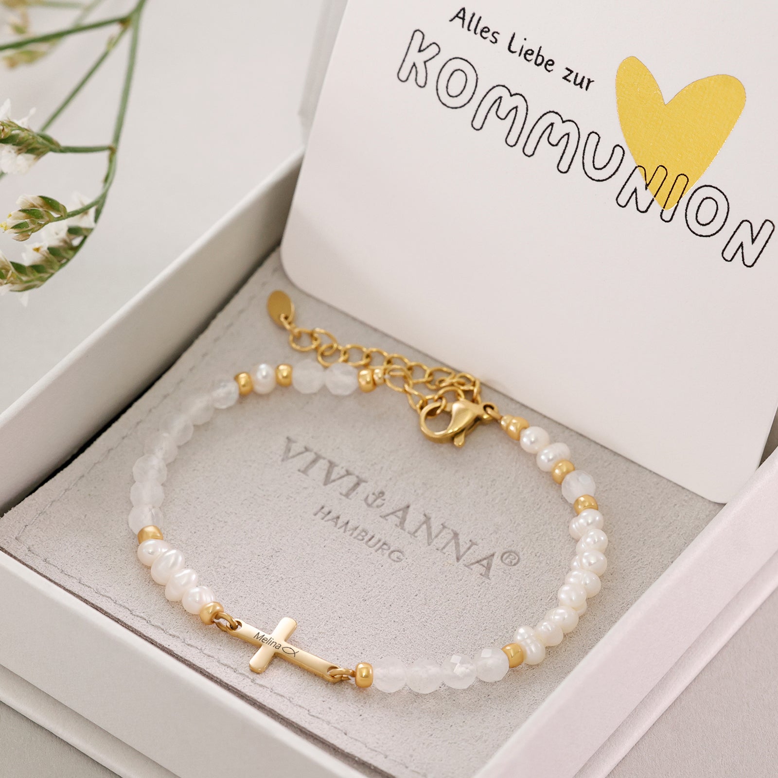 Mondstein & Süßwasserperlen-Armband mit Kreuz - Geschenk zur Kommunion mit Karte