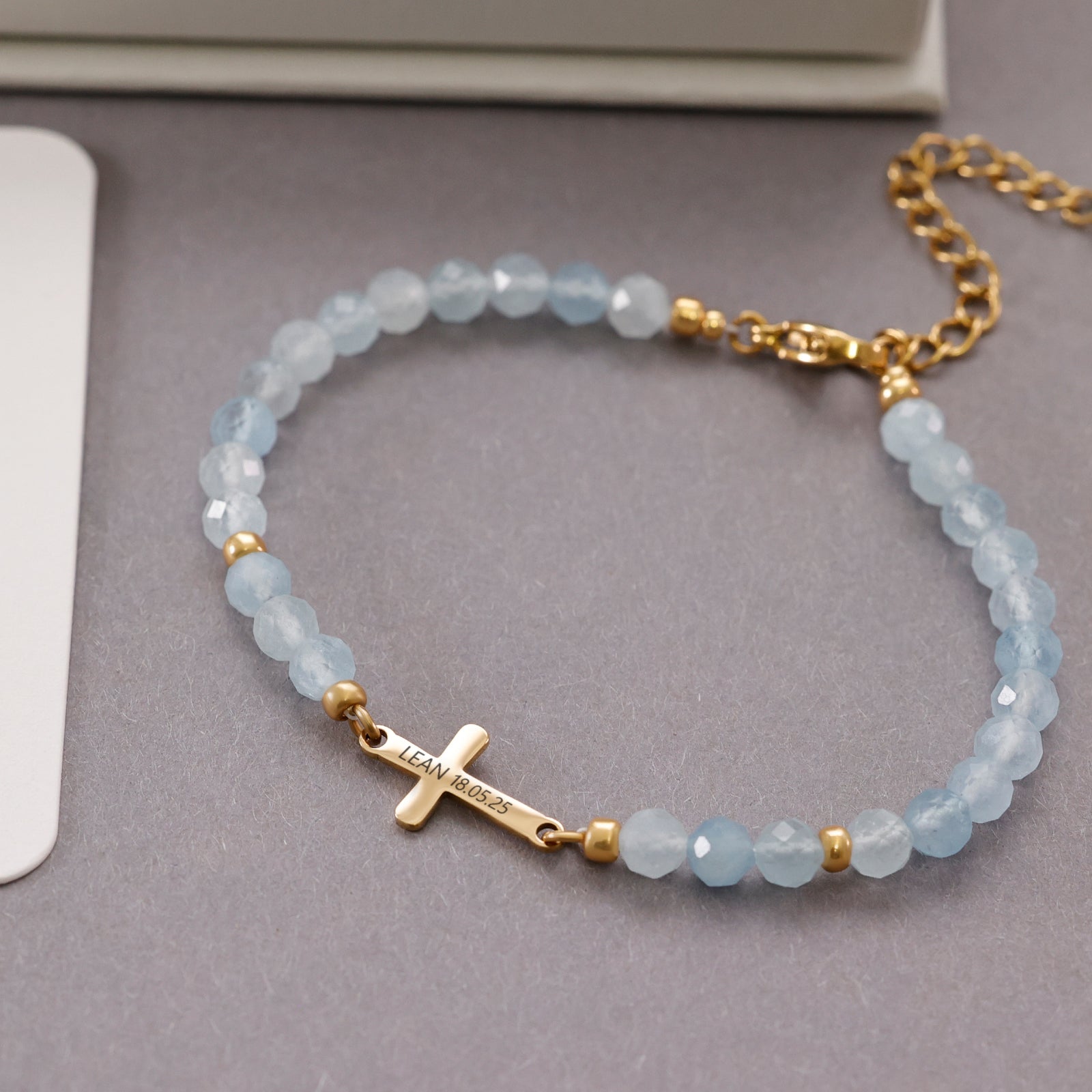 Aquamarin Kreuz Armband - Geschenk zur Konfirmation mit Karte