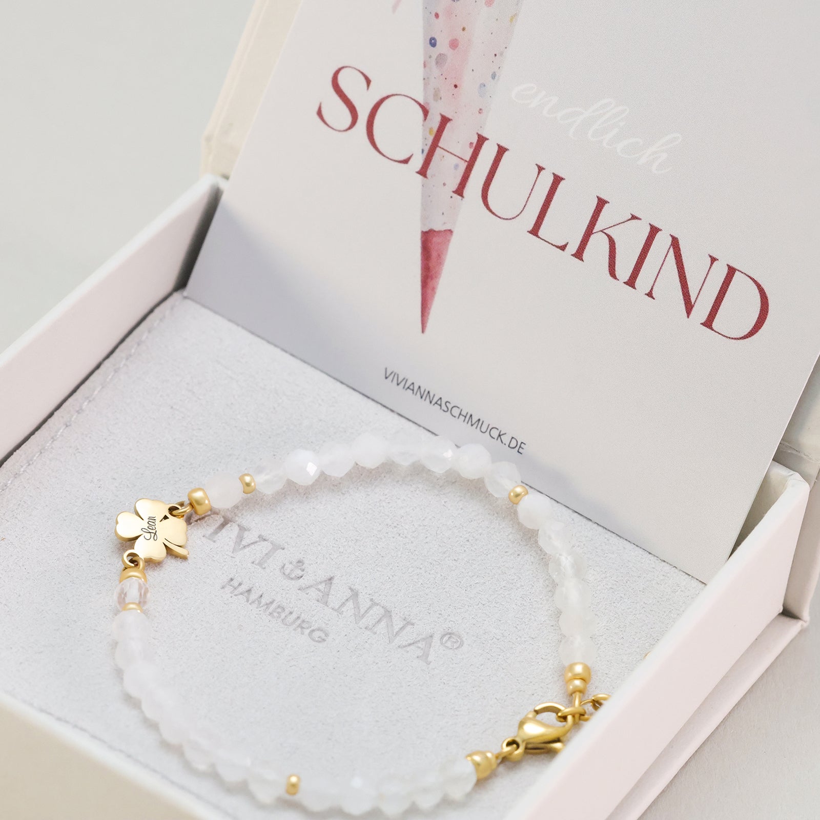 Mondstein Armband mit gravierbarem Kleeblatt - Geschenk zur Einschulung mit Karte Kinder Armband VIVIANNASCHMUCK