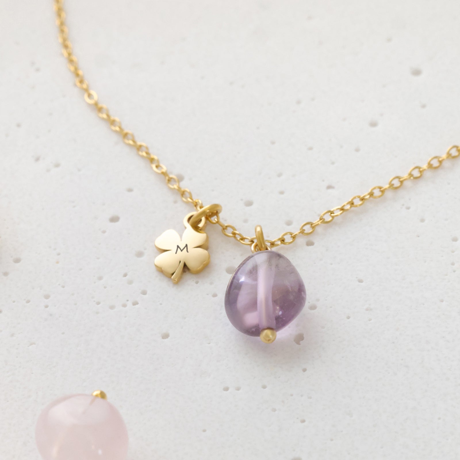 Glücksstein-Kette mit gravierbarem Kleeblatt Damen Halskette VIVIANNASCHMUCK