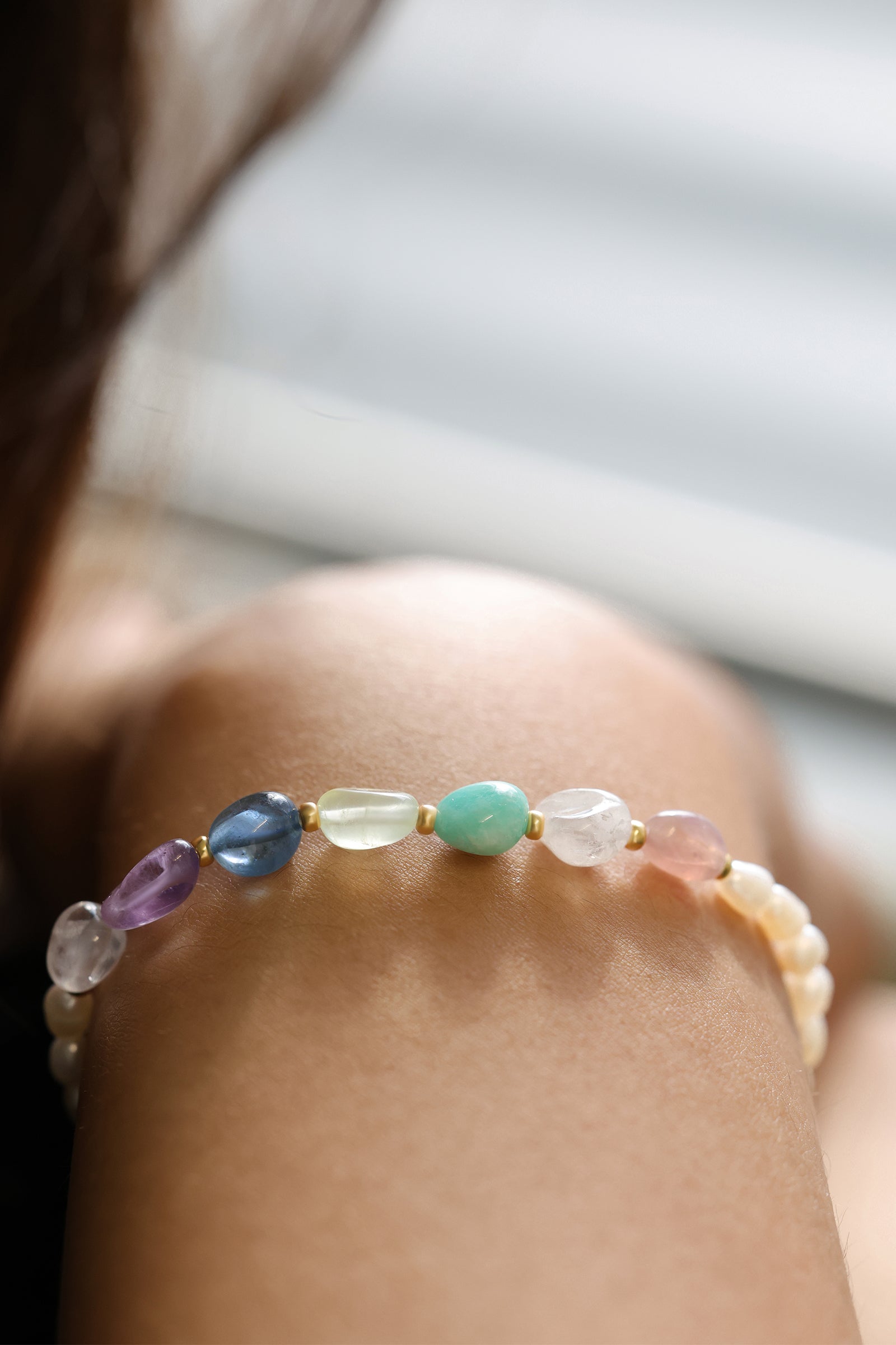 Edelsteinarmband mit Süßwasserperlen & Chakrafarben - 925 Sterling Silber