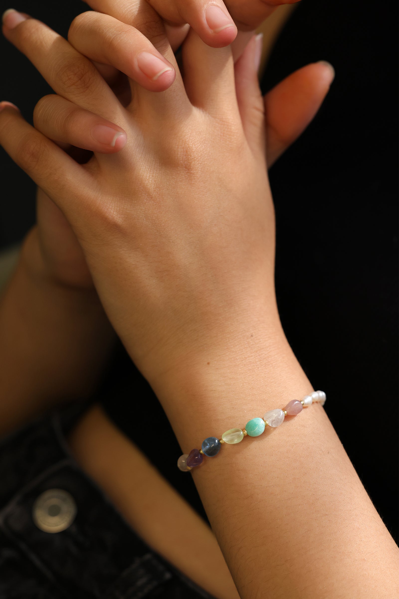 Edelsteinarmband mit Süßwasserperlen & Chakrafarben - 925 Sterling Silber Damen Armband VIVIANNASCHMUCK