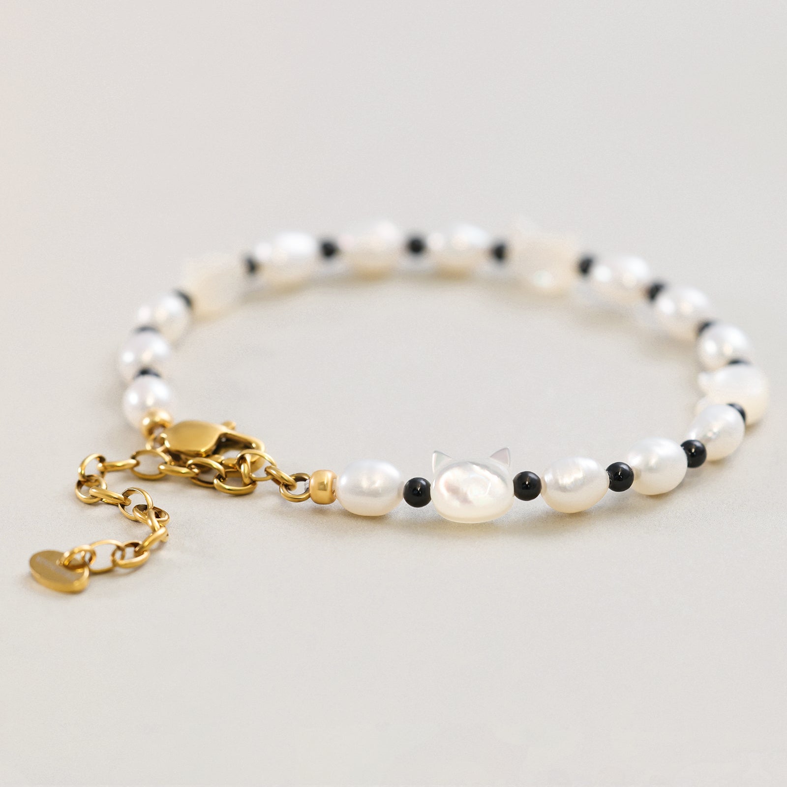 Süßwasserperlenarmband mit Perlmutt-Katze - 925er Sterling Silber Damen Armband VIVIANNASCHMUCK