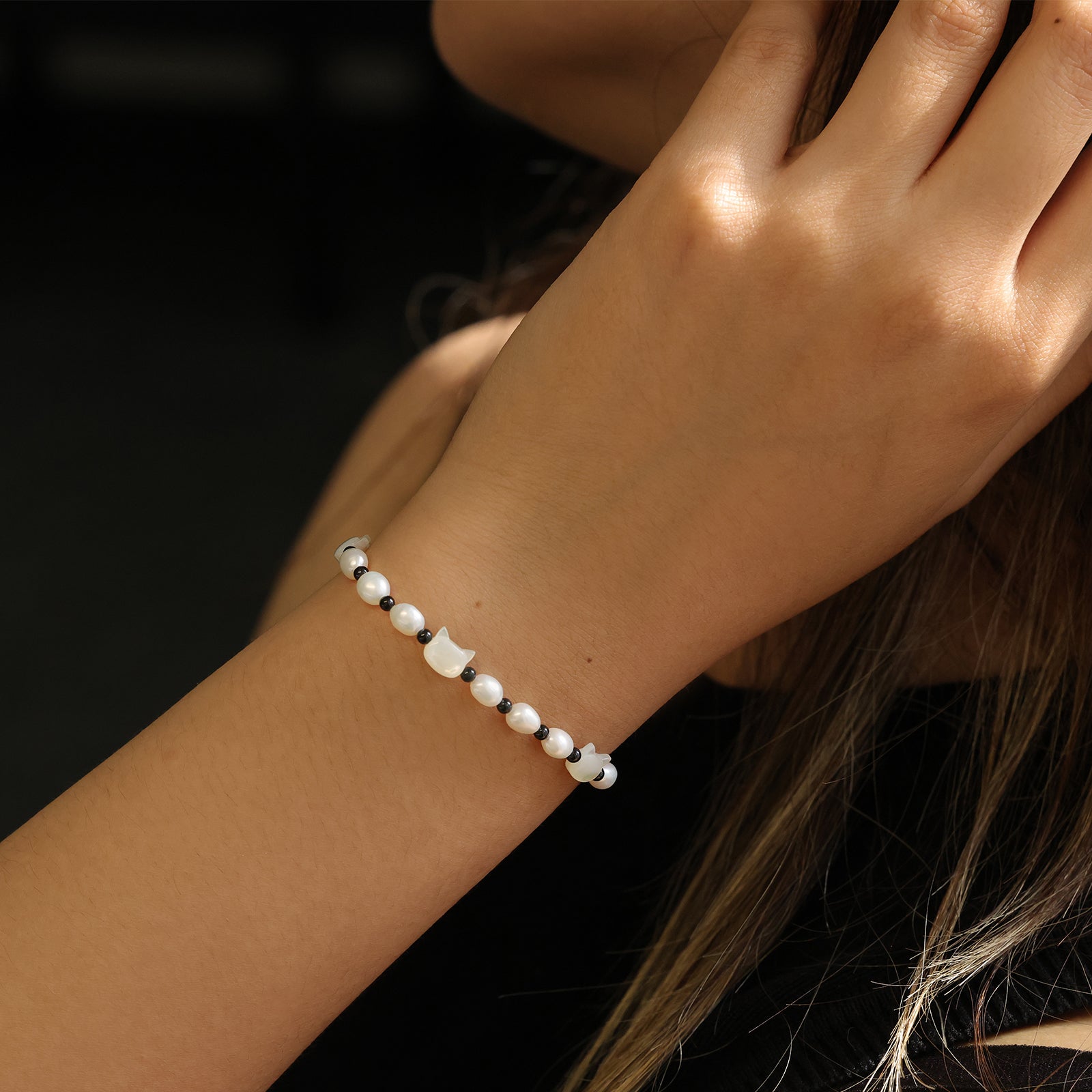 Süßwasserperlenarmband mit Perlmutt-Katze - 925er Sterling Silber