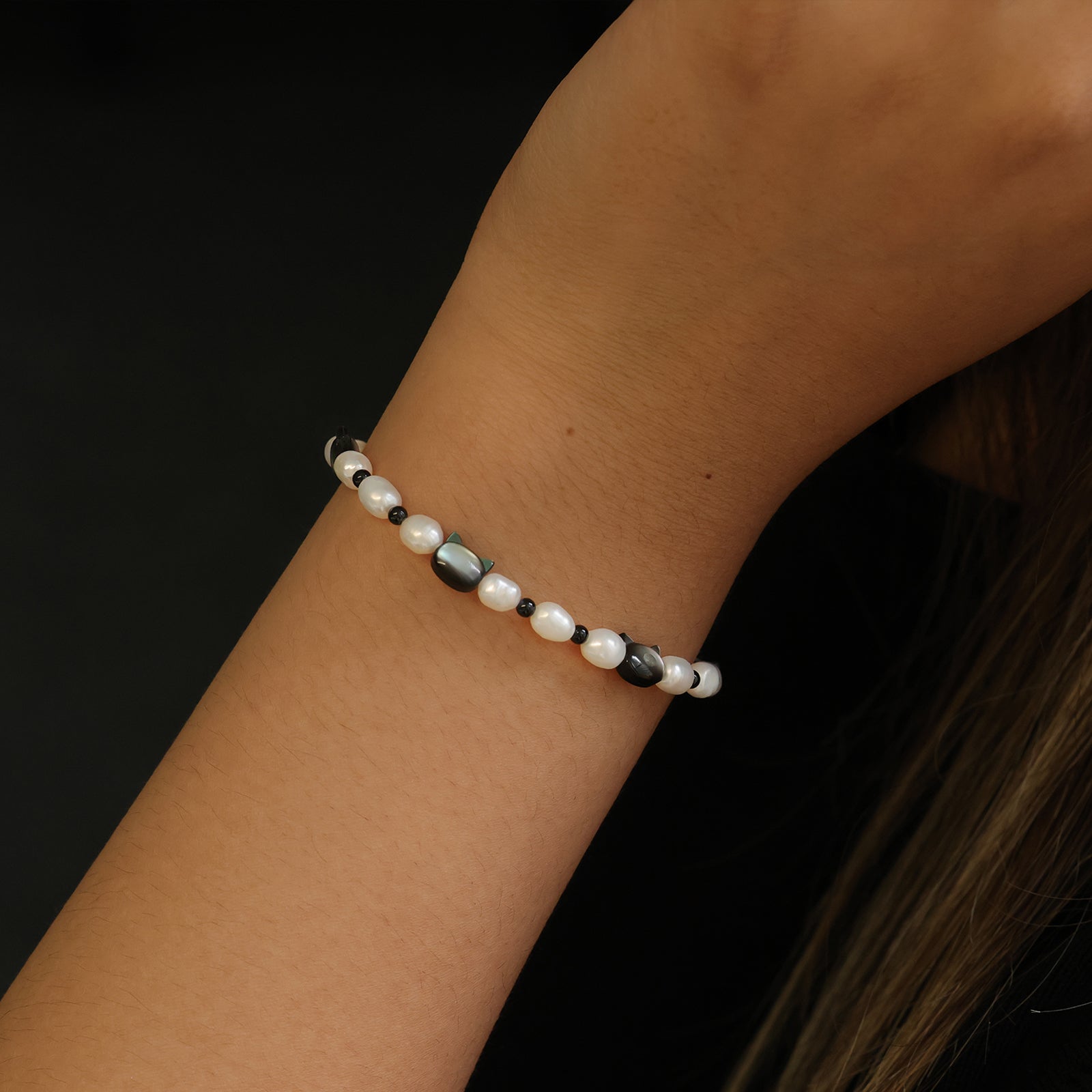 Katzen-Perlenarmband mit Süßwasserperlen - 925er Sterling Silber