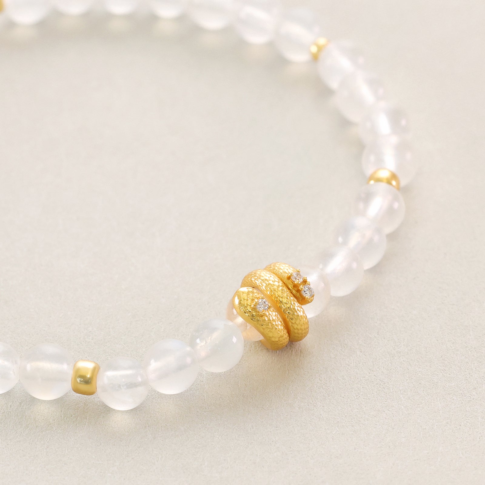 Regenbogen-Mondstein Armband mit Schlange Anhänger - 925er Sterling Silber Damen Armband VIVIANNASCHMUCK