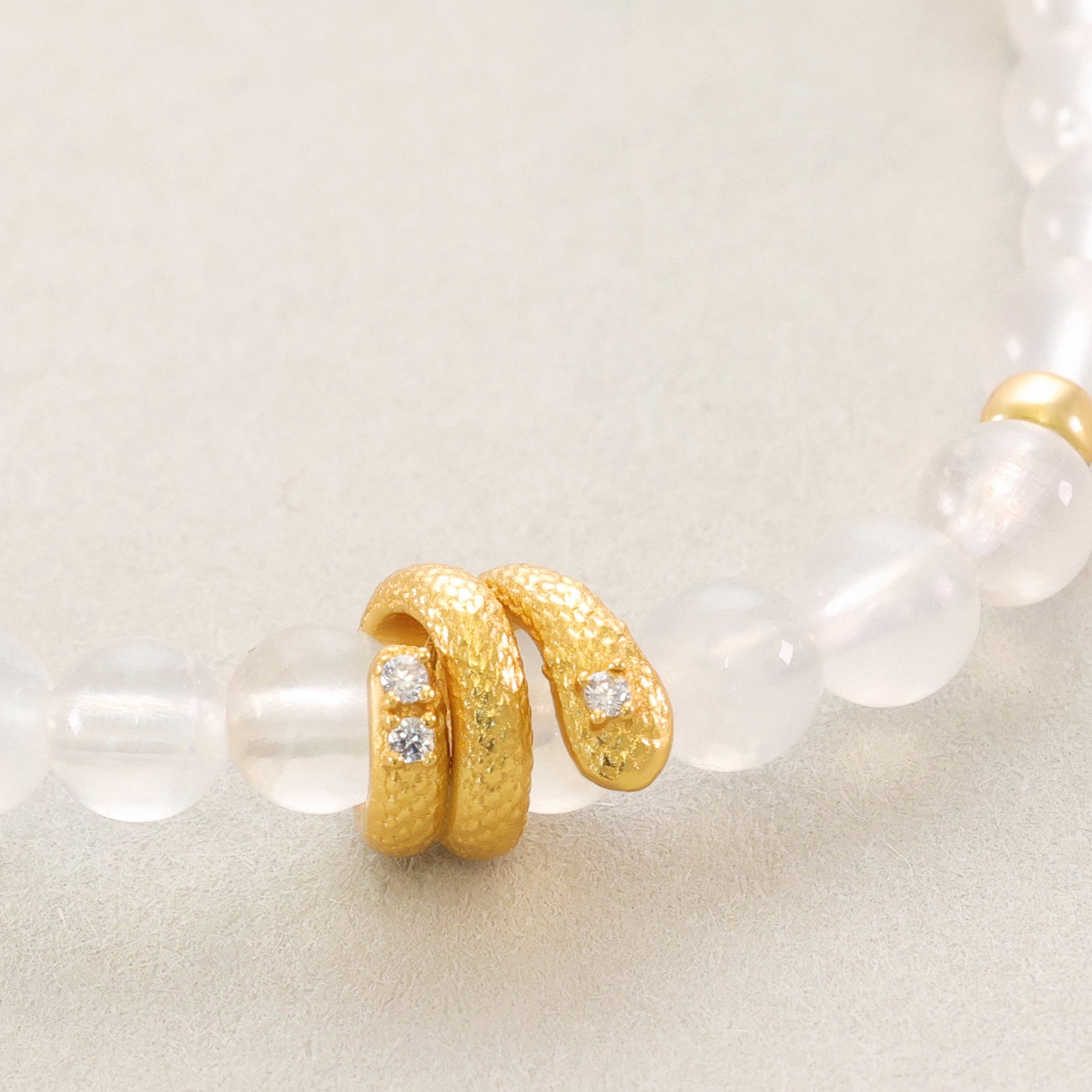 Regenbogen-Mondstein Armband mit Schlange Anhänger - 925er Sterling Silber