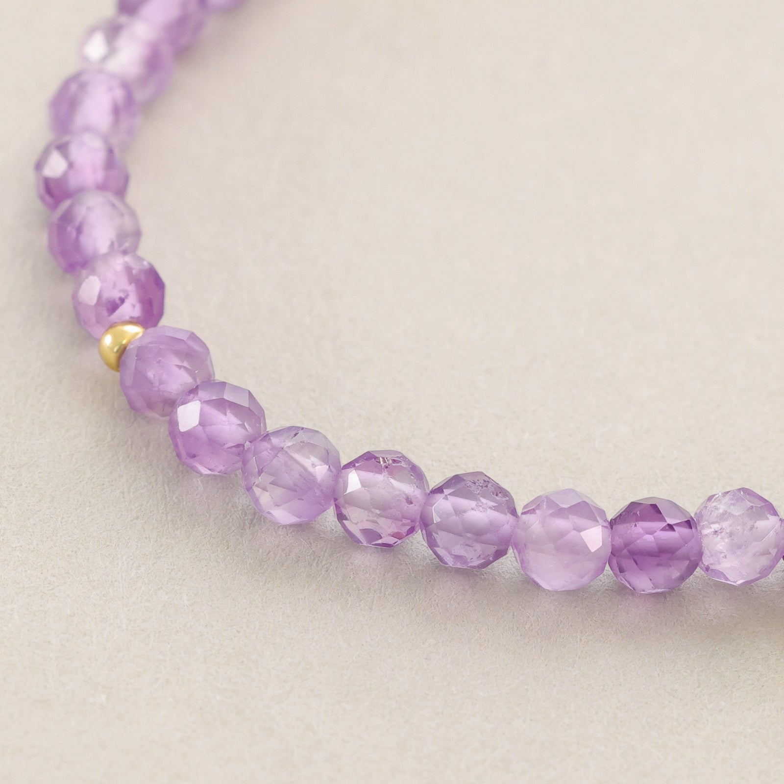 Amethyst Armband mit Federanhänger - 925er Sterling Silber Damen Armband VIVIANNASCHMUCK