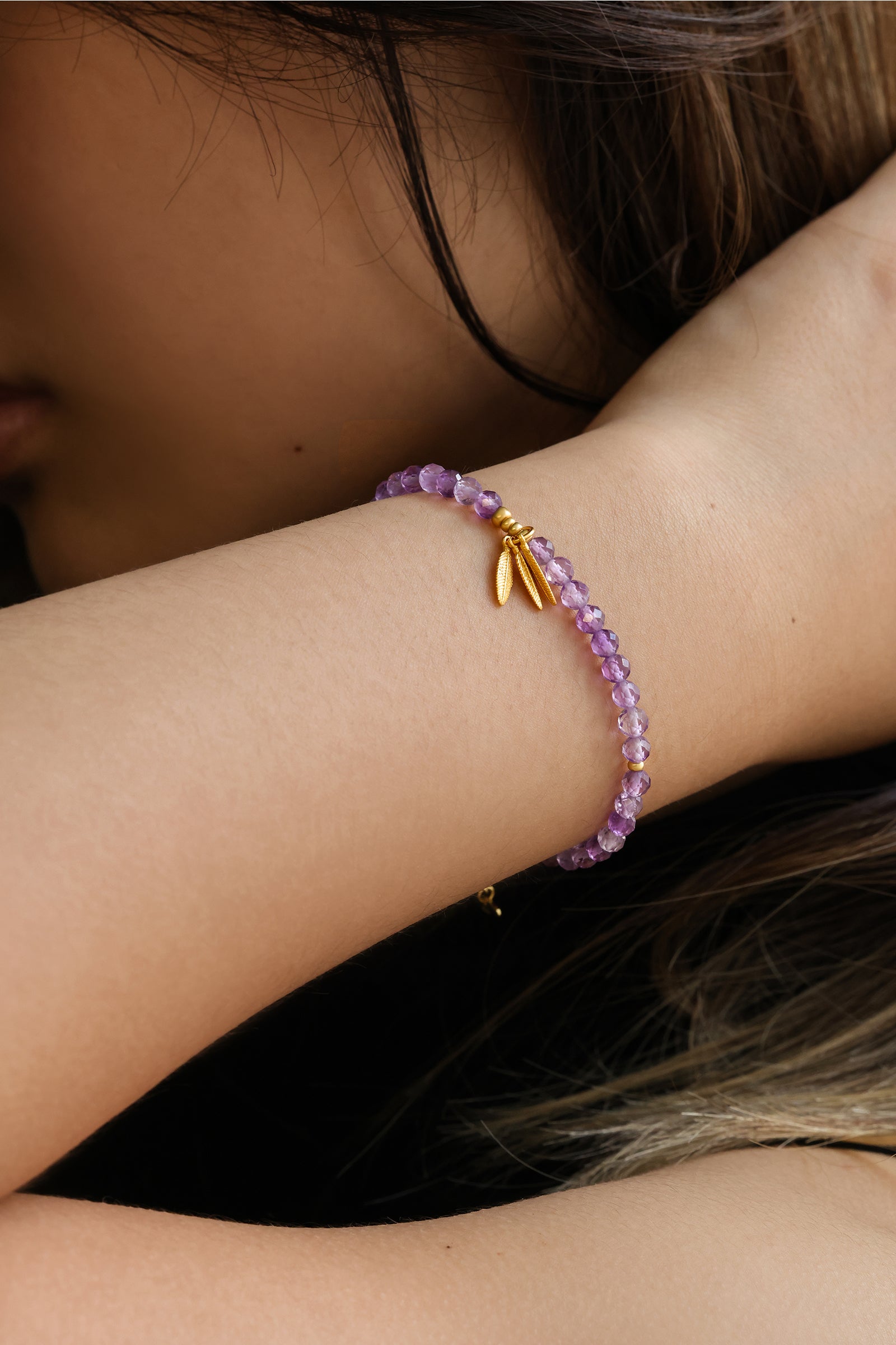 Amethyst Armband mit Federanhänger - 925er Sterling Silber Damen Armband VIVIANNASCHMUCK