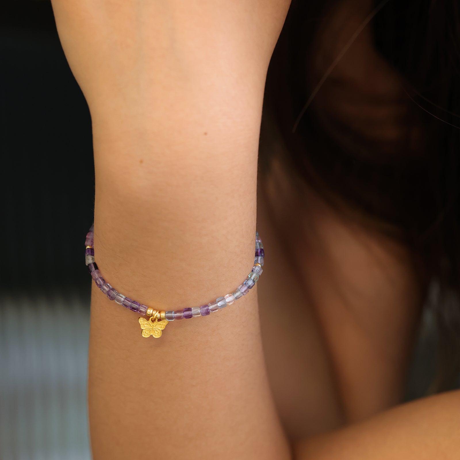 Regenbogen-Fluorit Armband mit Schmetterlingsanhänger - 925er Sterling Silber