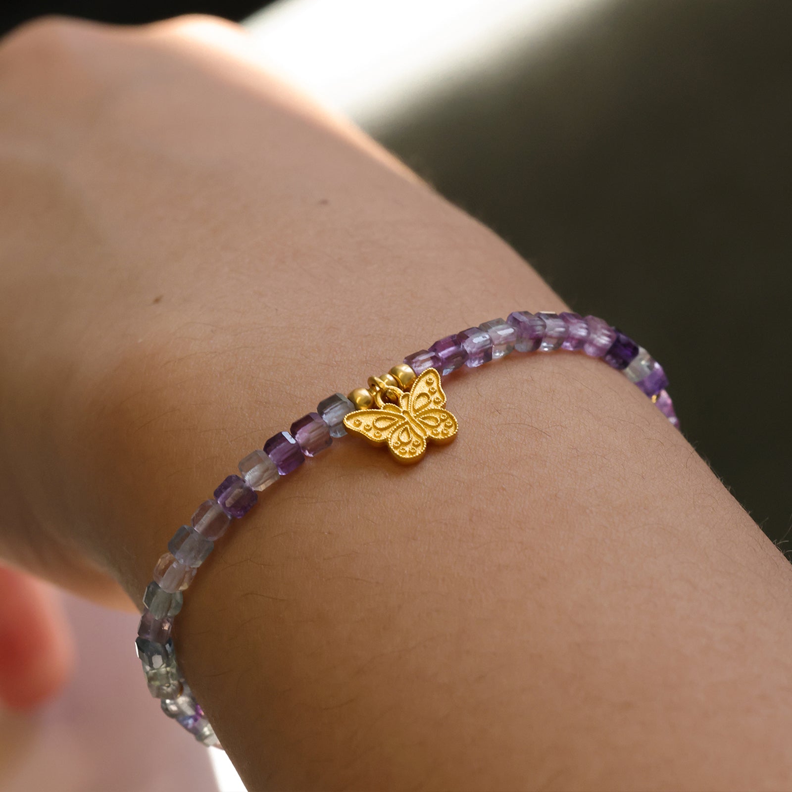 Regenbogen-Fluorit Armband mit Schmetterlingsanhänger - 925er Sterling Silber Damen Armband VIVIANNASCHMUCK