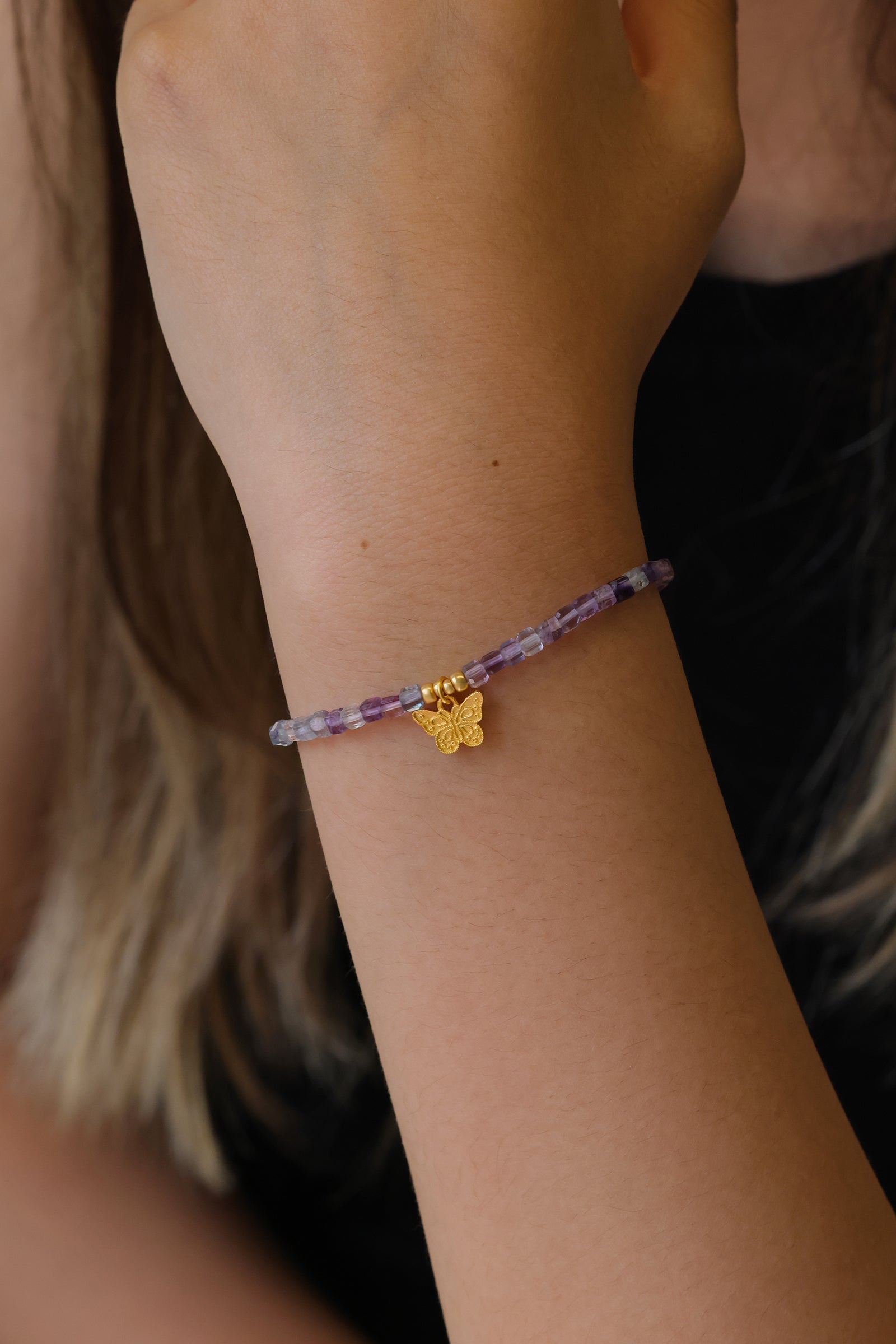 Regenbogen-Fluorit Armband mit Schmetterlingsanhänger - 925er Sterling Silber Damen Armband VIVIANNASCHMUCK