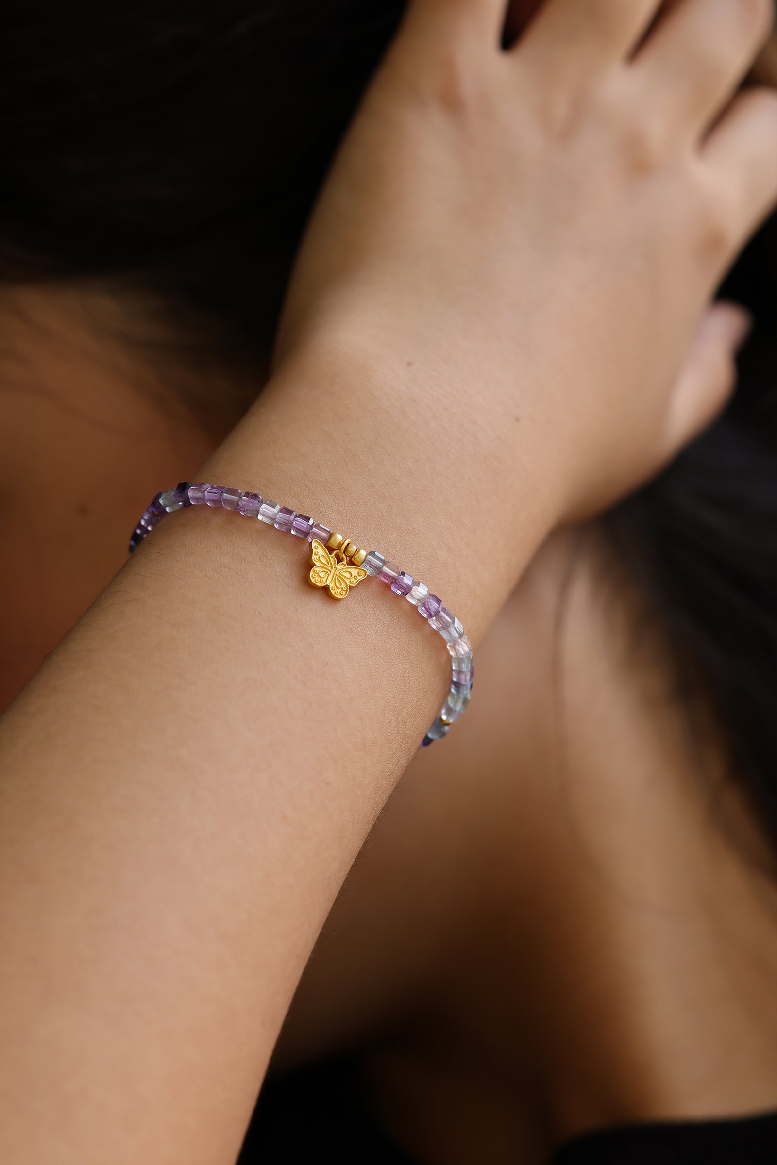 Regenbogen-Fluorit Armband mit Schmetterlingsanhänger - 925er Sterling Silber Damen Armband VIVIANNASCHMUCK