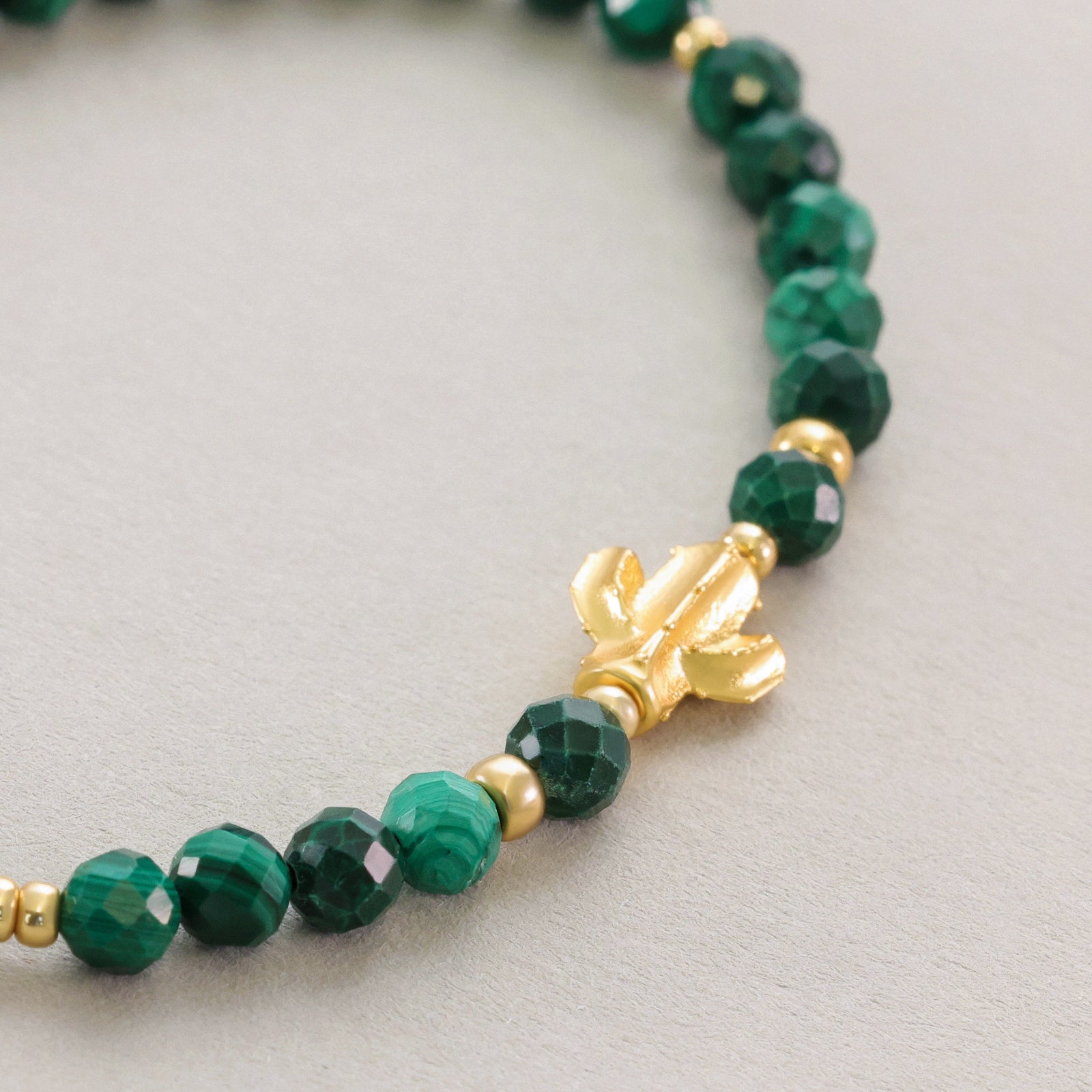 Malachit Armband mit Kaktus Charm - 925er Sterling Silber Damen Armband VIVIANNASCHMUCK