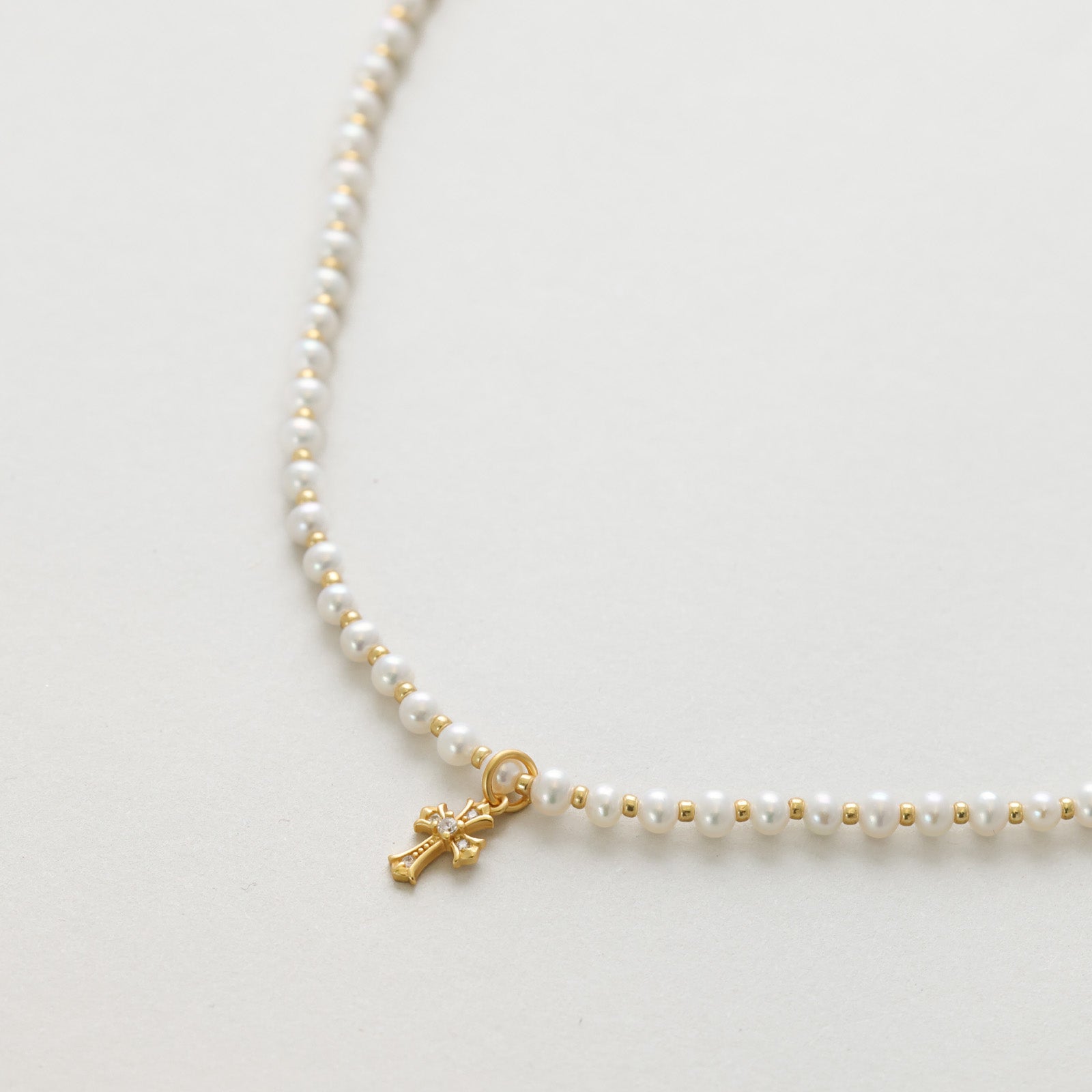 Süßwasserperlen Halskette mit funkelndem Kreuz - 925er Sterling Silber Damen Halskette VIVIANNASCHMUCK