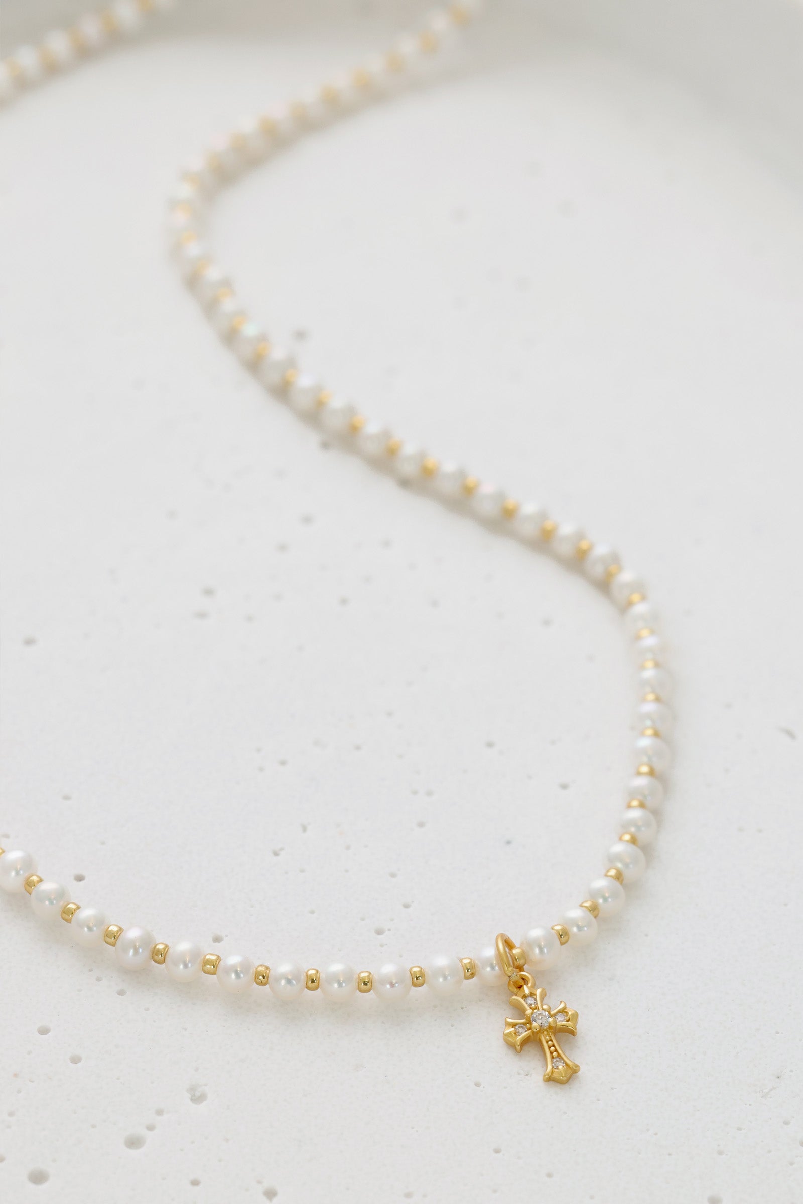 Süßwasserperlen Halskette mit funkelndem Kreuz - 925er Sterling Silber