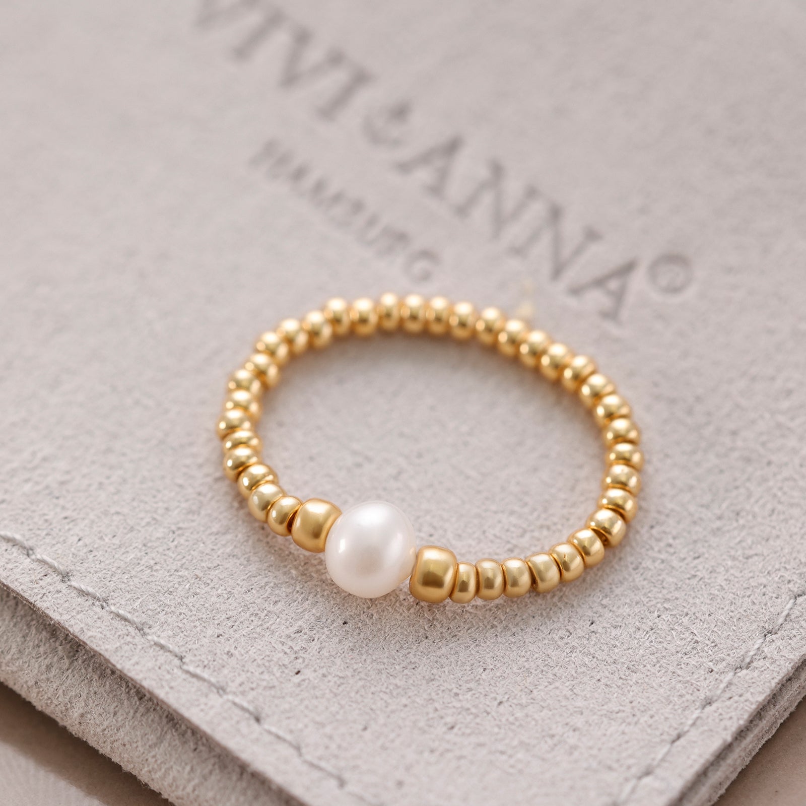 Flexible ring with genuine freshwater pearl