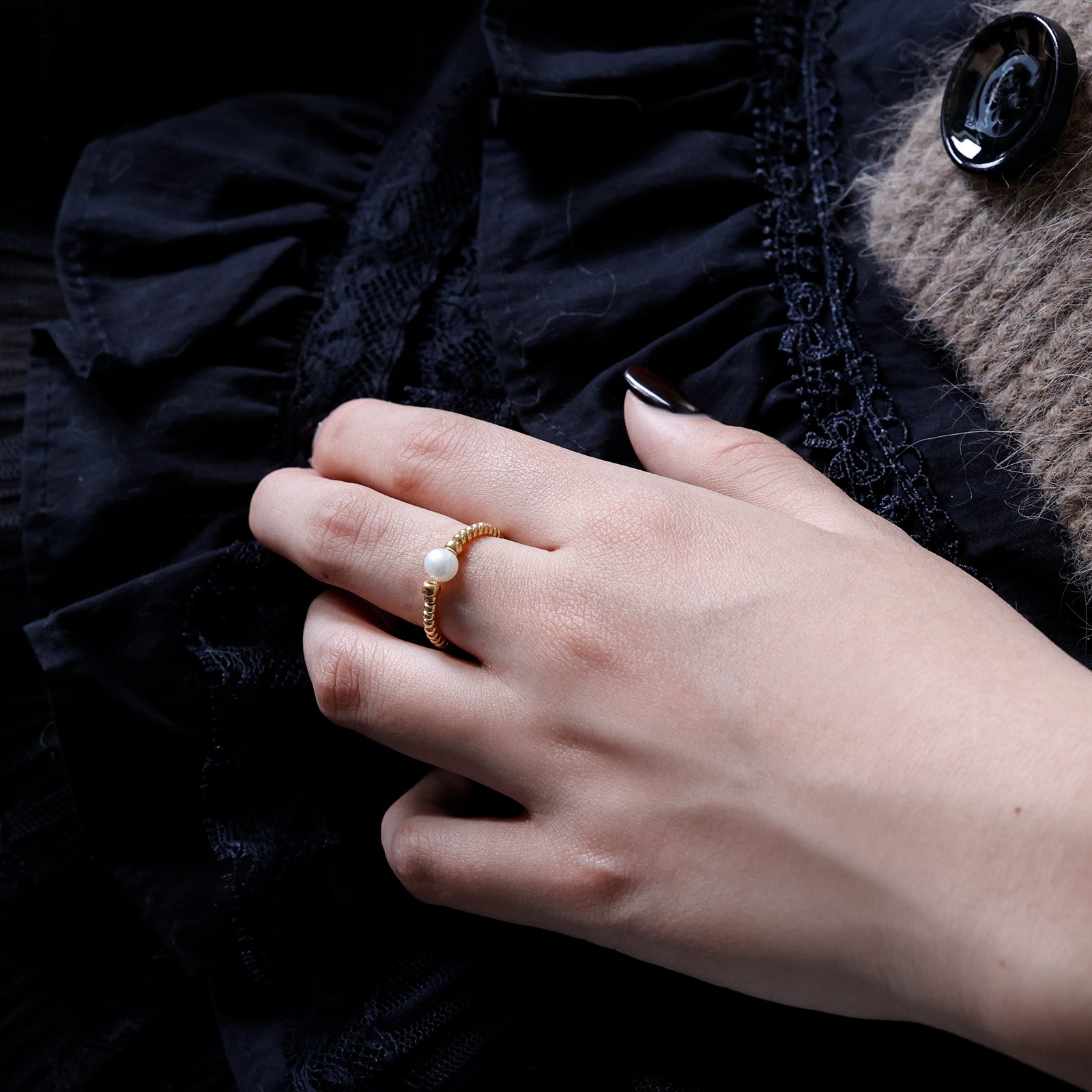 Flexible ring with genuine freshwater pearl