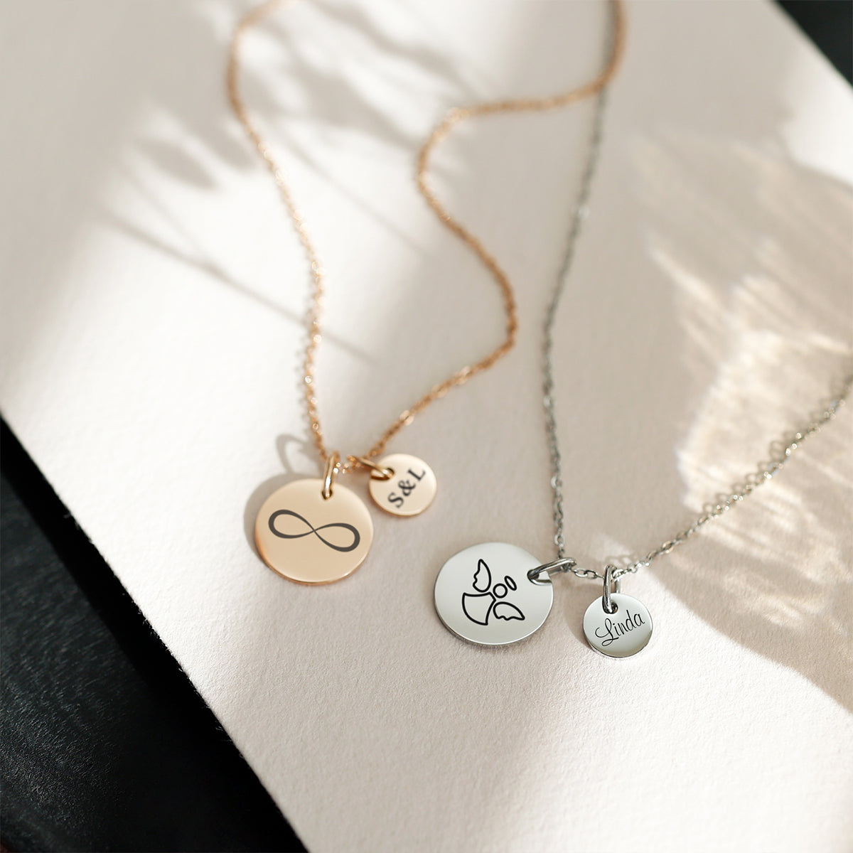 Kette mit graviertem Unendlichkeitszeichen und Initialen | VIVIANNASCHMUCK