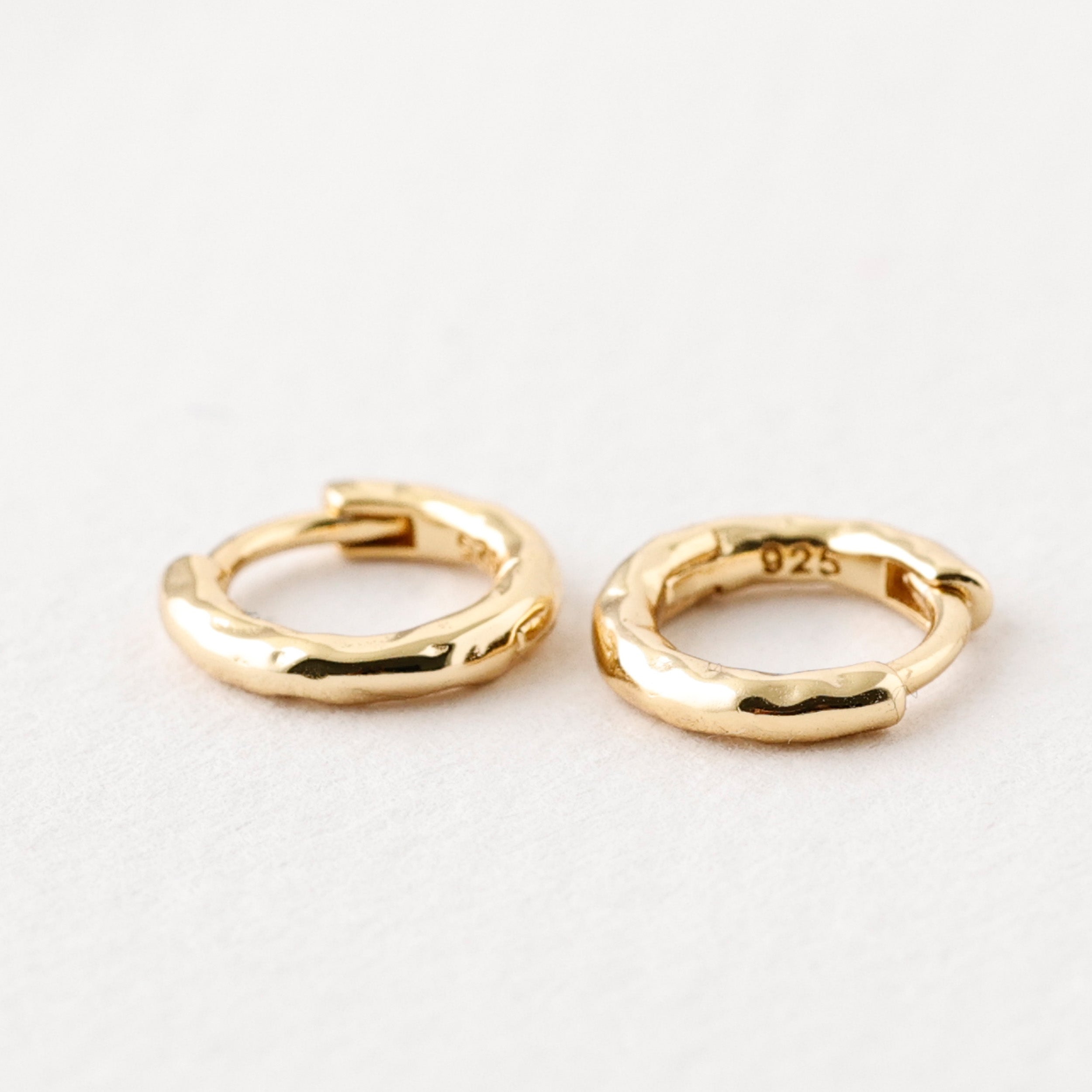 Mini Creolen aus 925er Sterling Silber - Creolen Hammerschlag - Gold oder Silber - Mini Ohrringe - OS001 - VIVIANNASCHMUCK