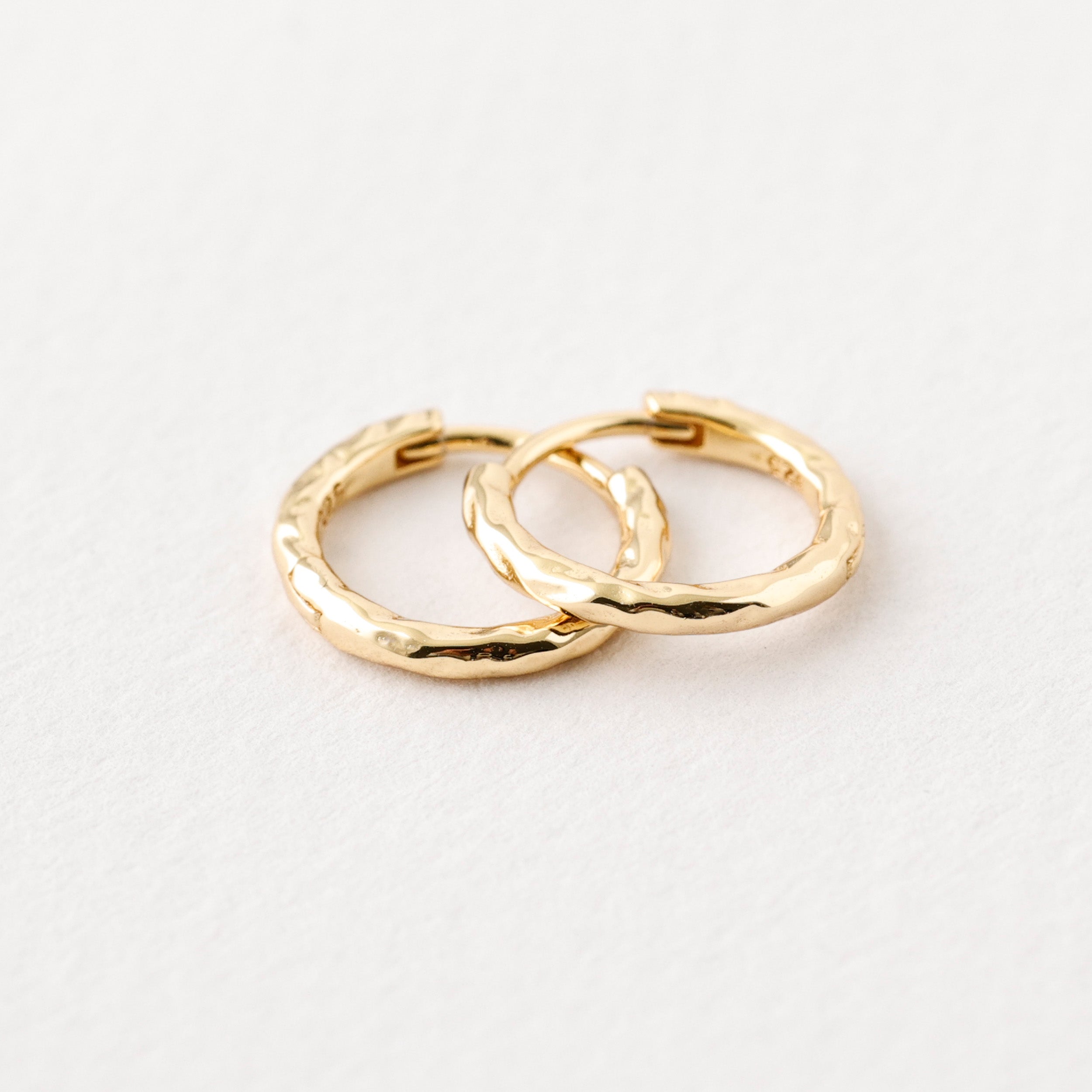 Creolen aus 925er Sterling Silber - Creolen mit Hammerschlag - Gold oder Silber - mittelgroße Ohrringe- OS003 - VIVIANNASCHMUCK