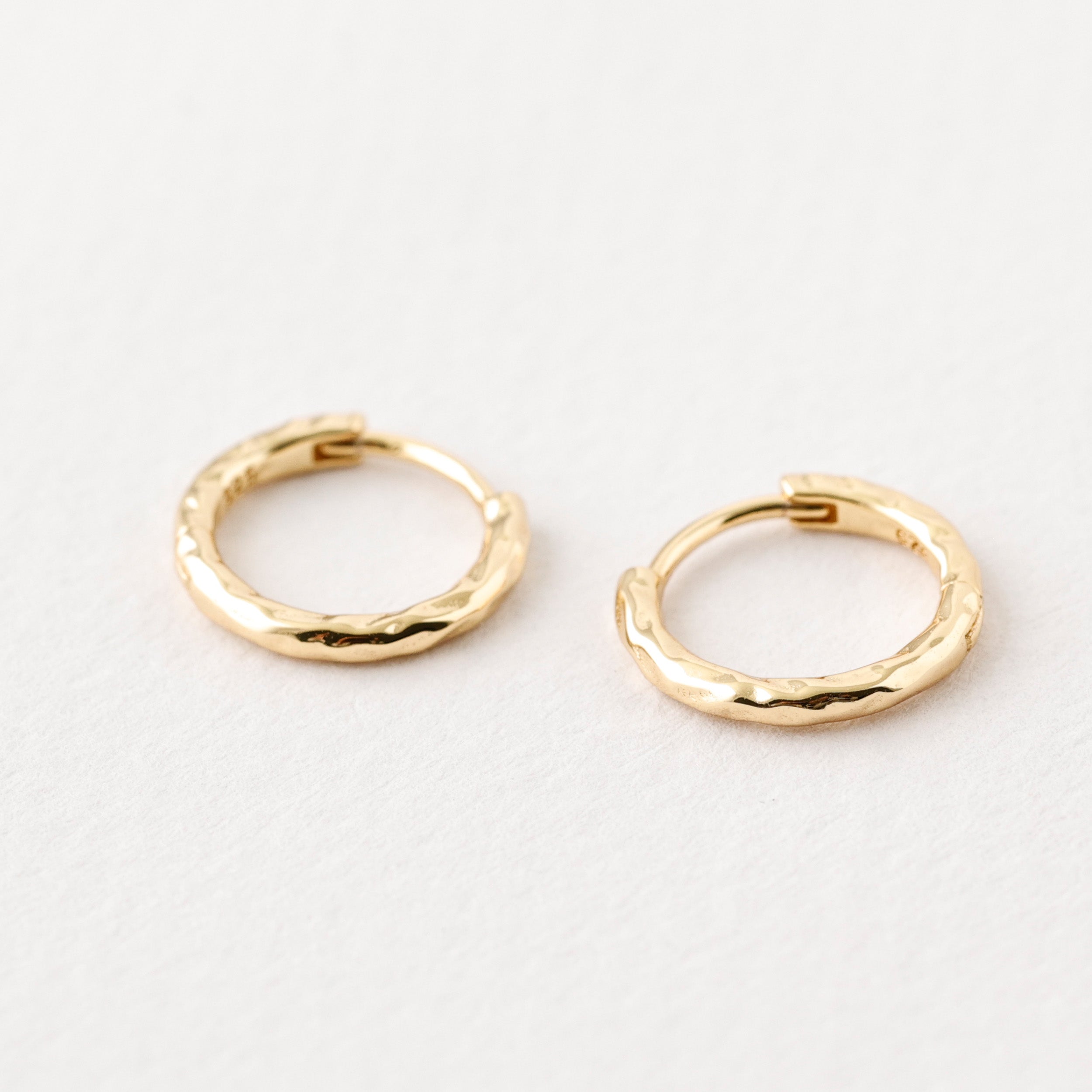 Creolen aus 925er Sterling Silber - Creolen mit Hammerschlag - Gold oder Silber - mittelgroße Ohrringe- OS003 - VIVIANNASCHMUCK