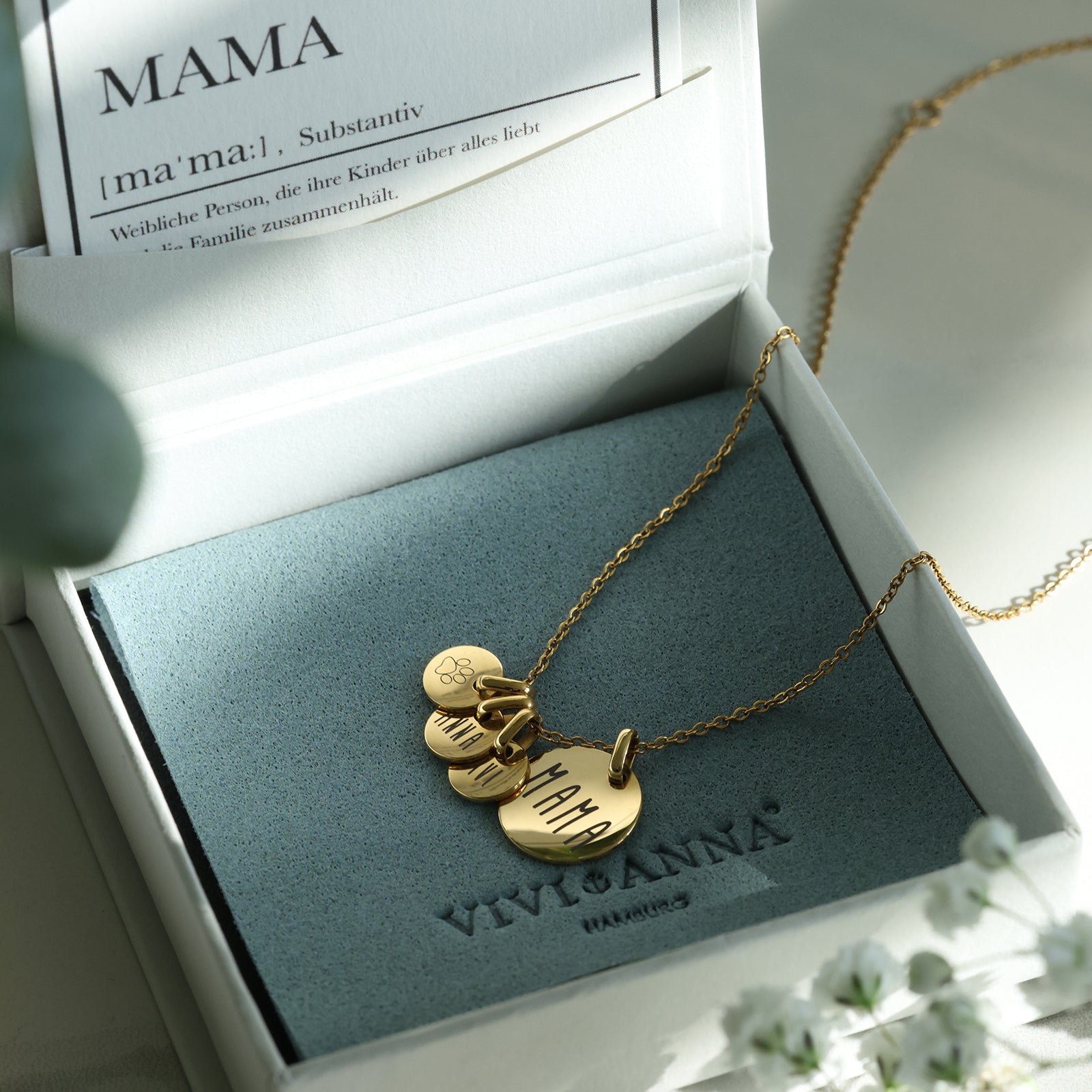Familienkette mit großen und kleinen Gravurplättchen - Geschenk mit Karte