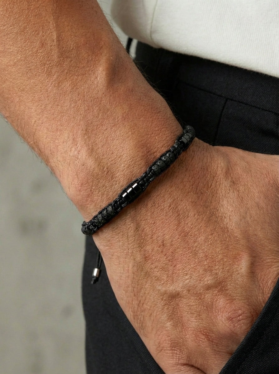 Makramee Armband aus Lava & Schwarzem Turmalin – Energie & Gravur Herren Armband VIVIANNASCHMUCK