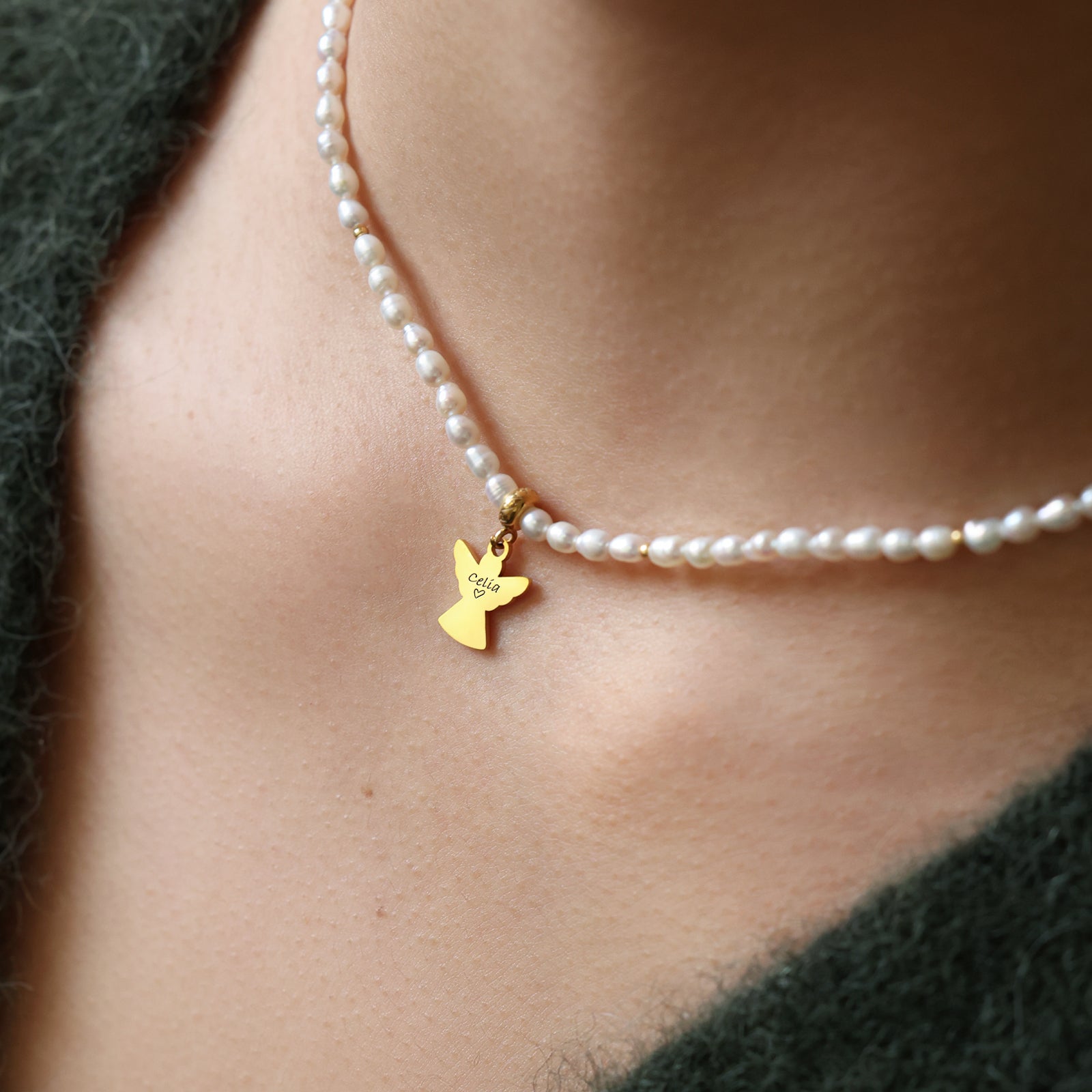 Zarte Schutzengel-Kette mit Süßwasserperlen