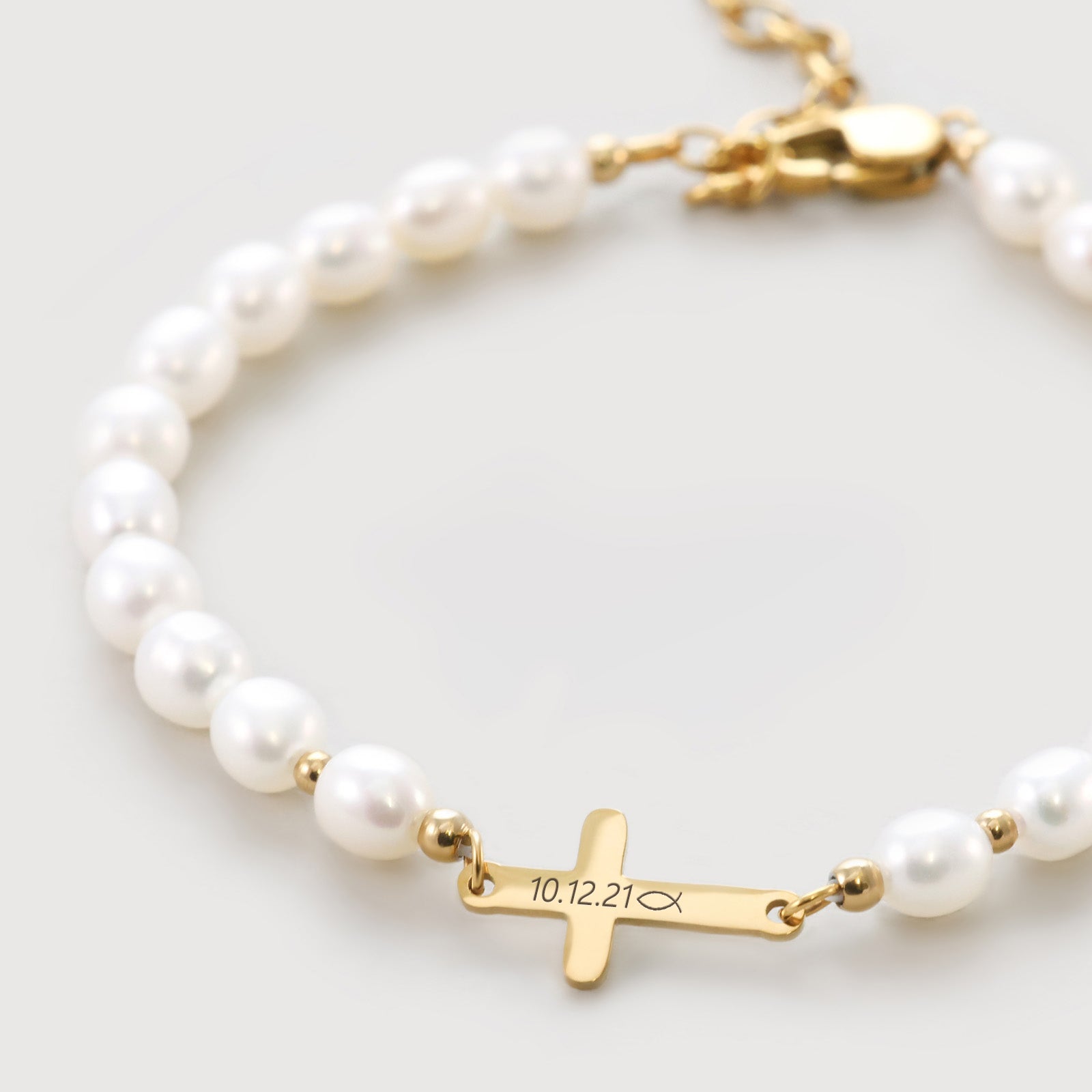 Perlenarmband mit Kreuz aus runden Perlen - Geschenk zur Taufe mit Karte Kinder Armband VIVIANNASCHMUCK